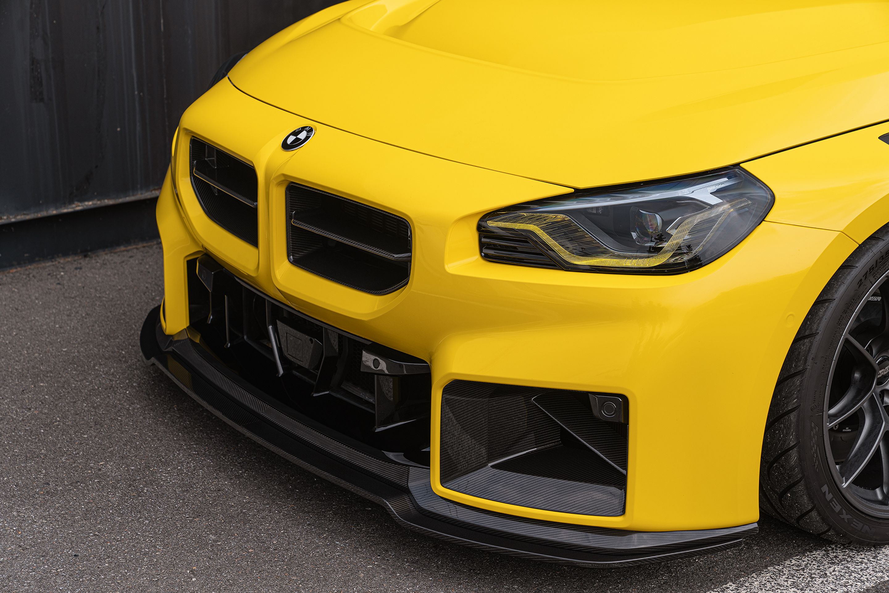 Yellow BMW G87 M2 with 19" VS-5RS Apex wheels in Anthracite