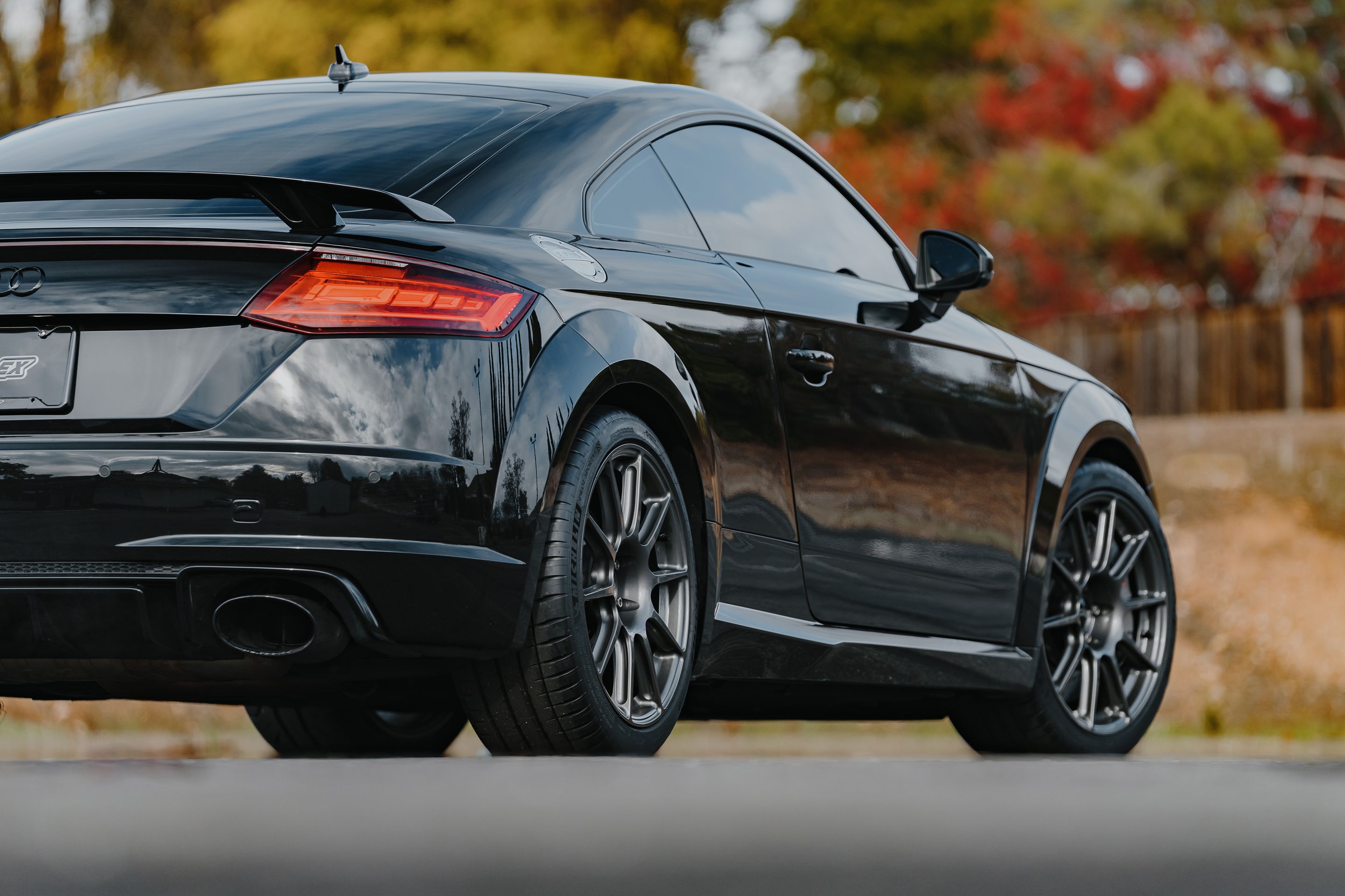 Black Audi FV/8S TT RS with 18" SM-10 Apex wheels in Anthracite