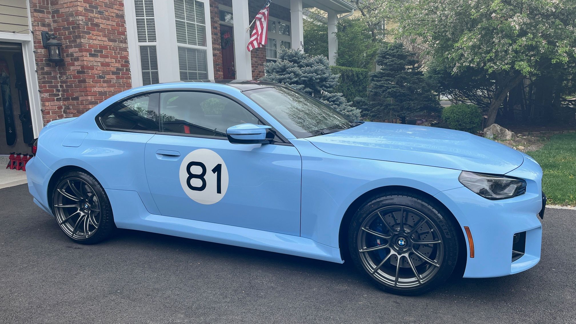 Blue BMW G87 M2 with 19"/20" SM-10RS Apex wheels in Anthracite