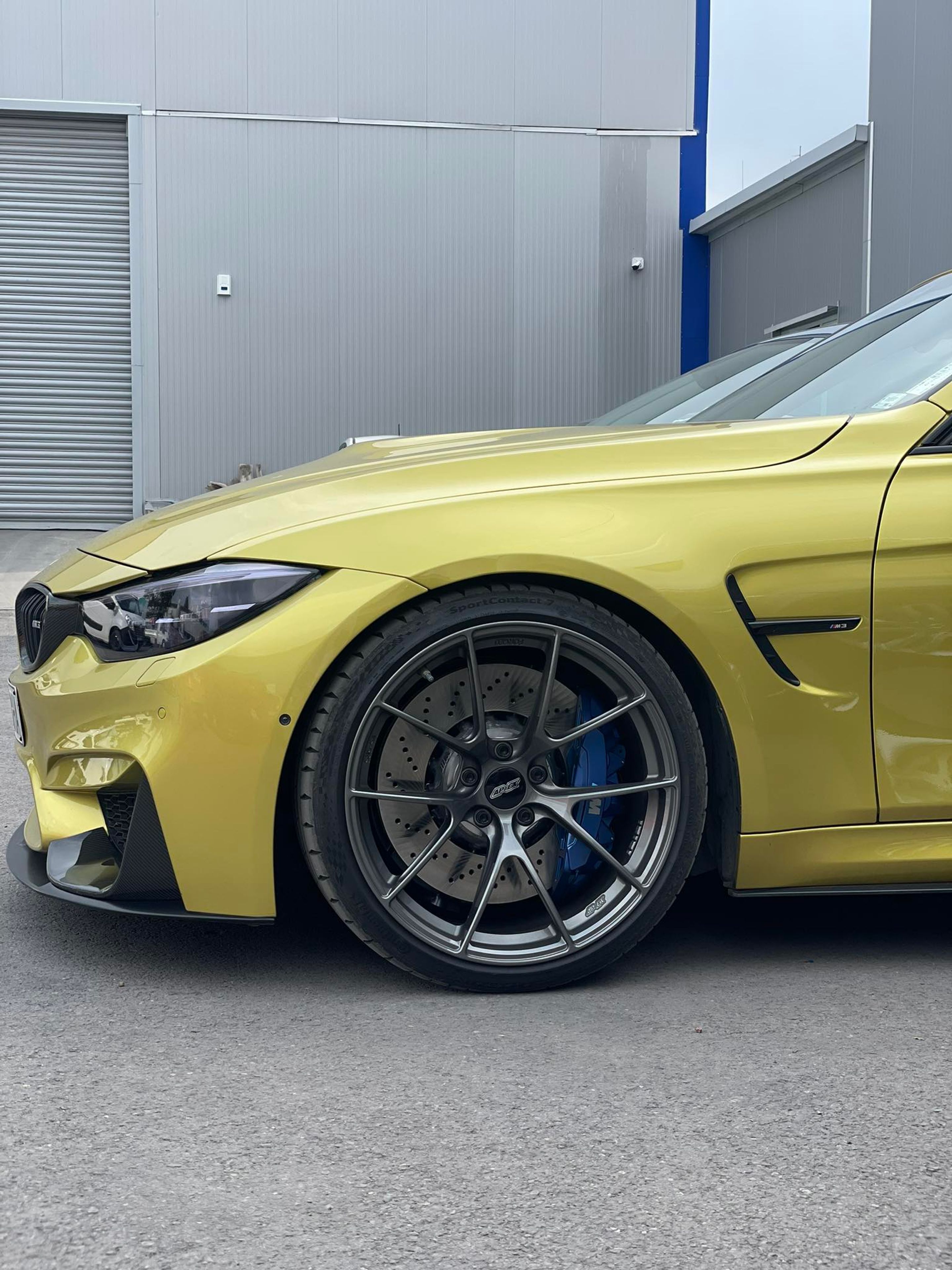 Yellow BMW F80 M3 with 20" VS-5RS Apex wheels in Anthracite