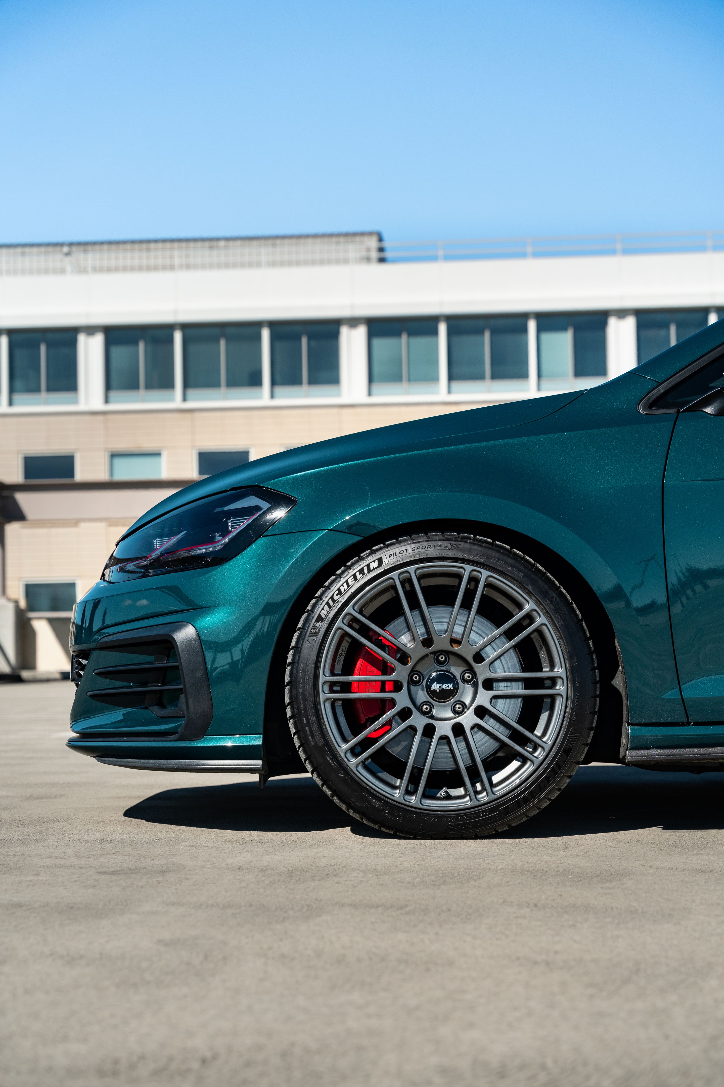 Green VW MK7 GTI with 18" TC-10RT Apex wheels in Anthracite