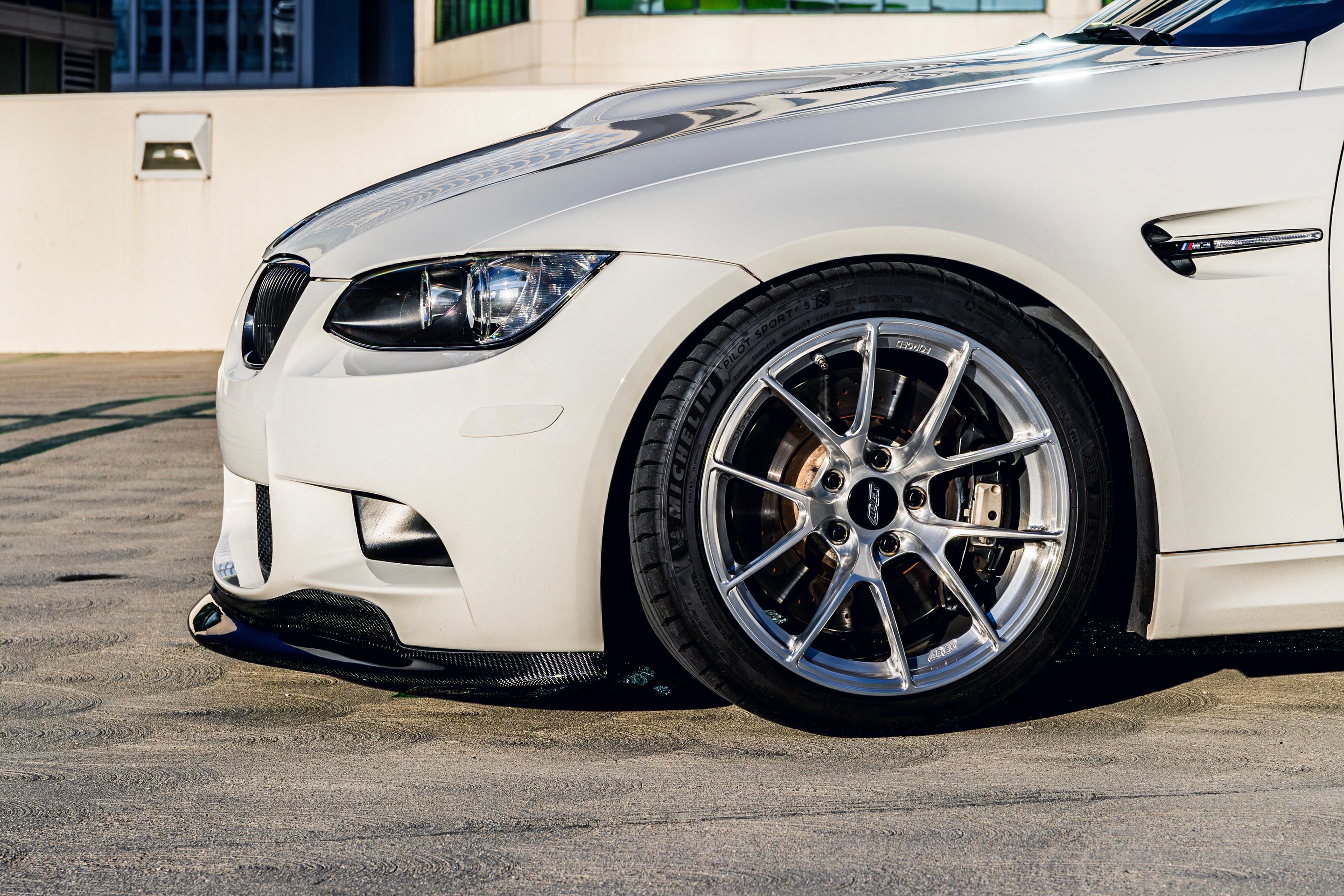 White BMW E92 Coupe M3 with 18" VS-5RS Apex wheels in Brushed Clear