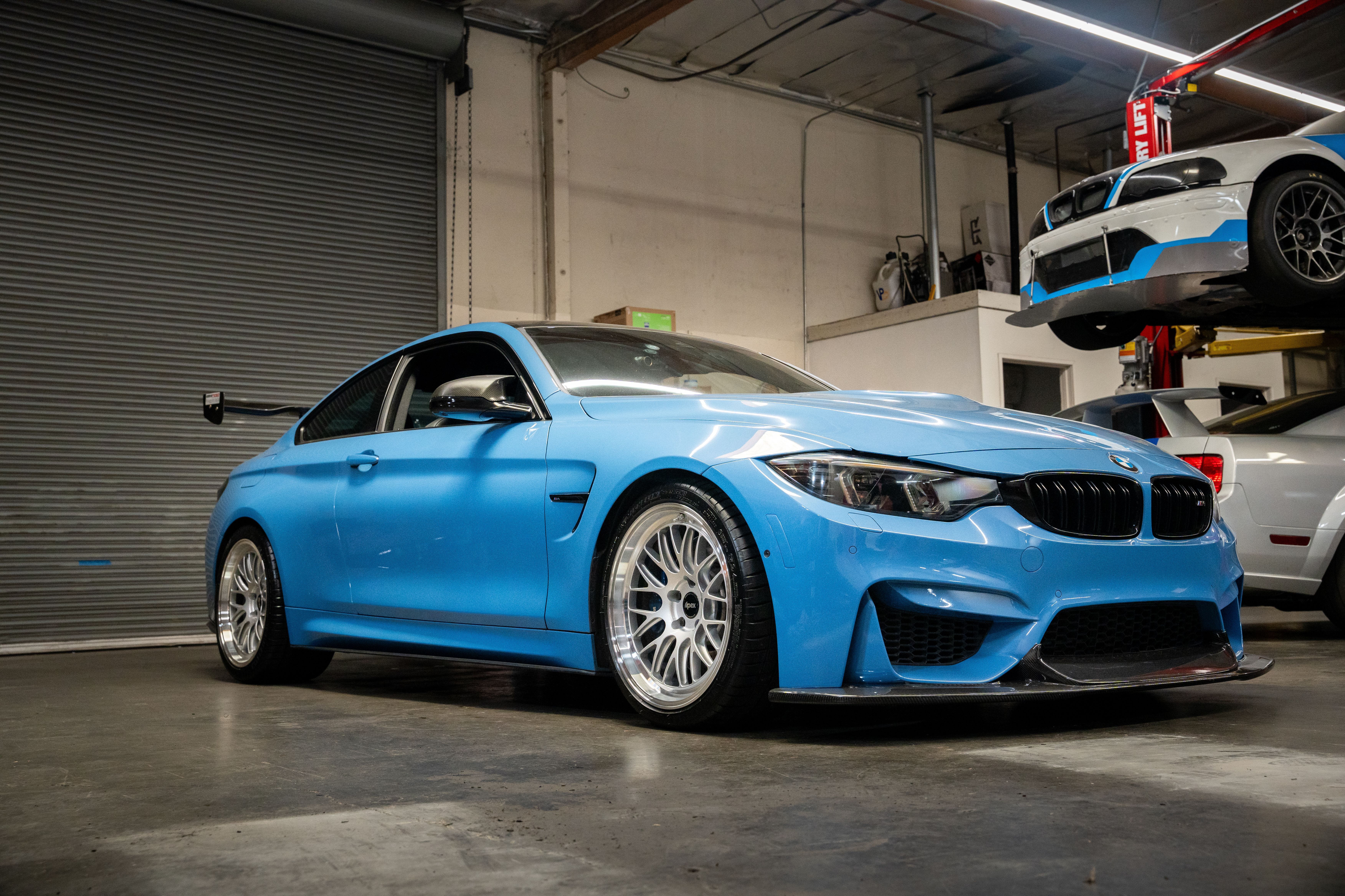 Blue BMW M4 - ML-10RT in Machined Lip Race Silver