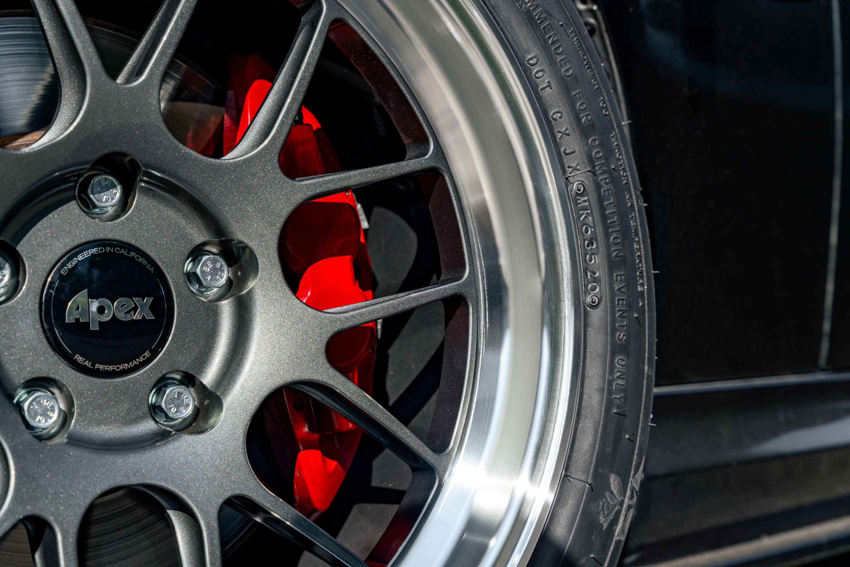 Black BMW E91 LCI Wagon 3 Series with 18" ML-7RT Apex wheels in Machined Lip Anthracite