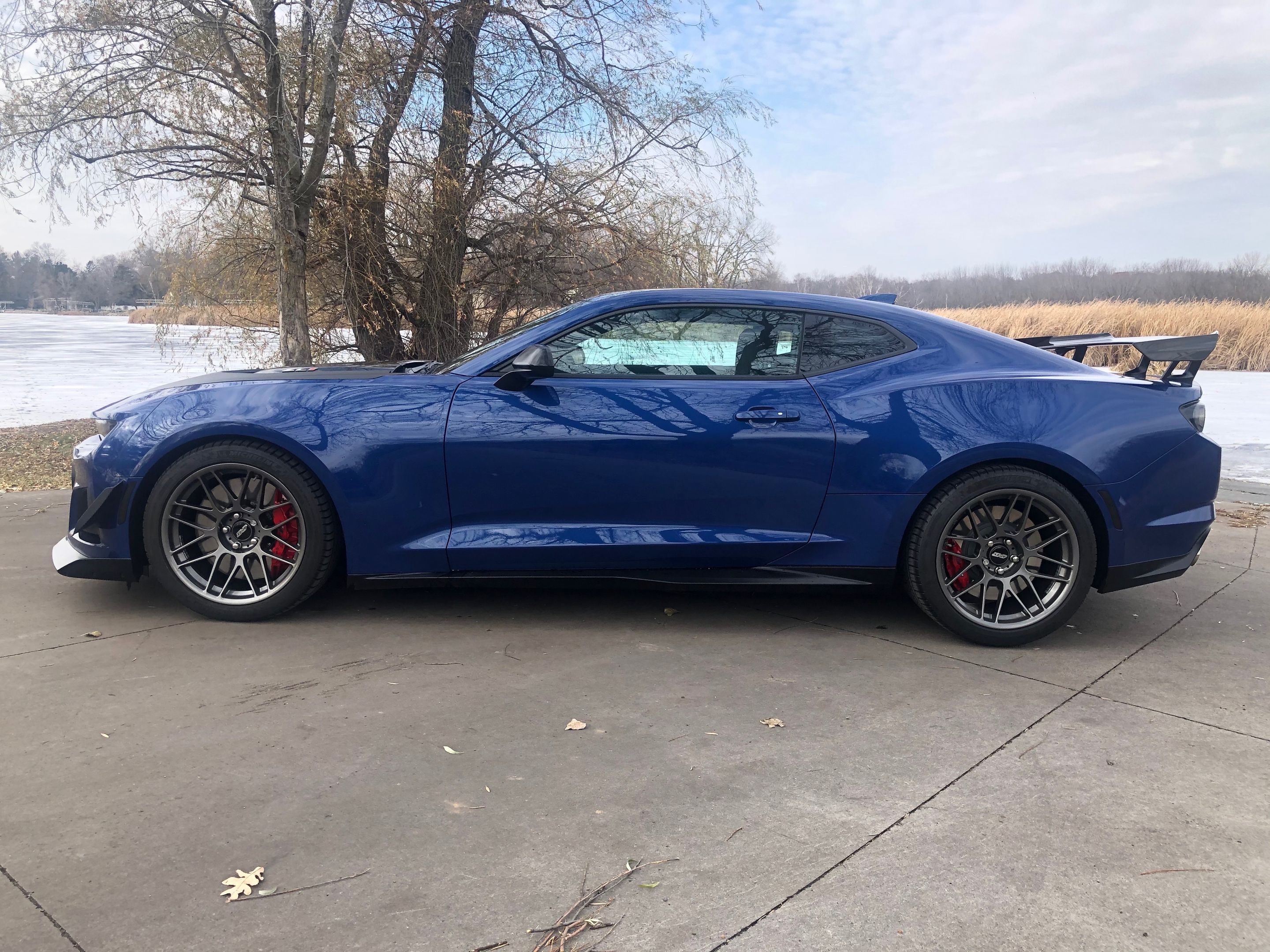 Blue Chevrolet 6th Gen Camaro ZL1 1LE with 19" ARC-8 Apex wheels in Anthracite