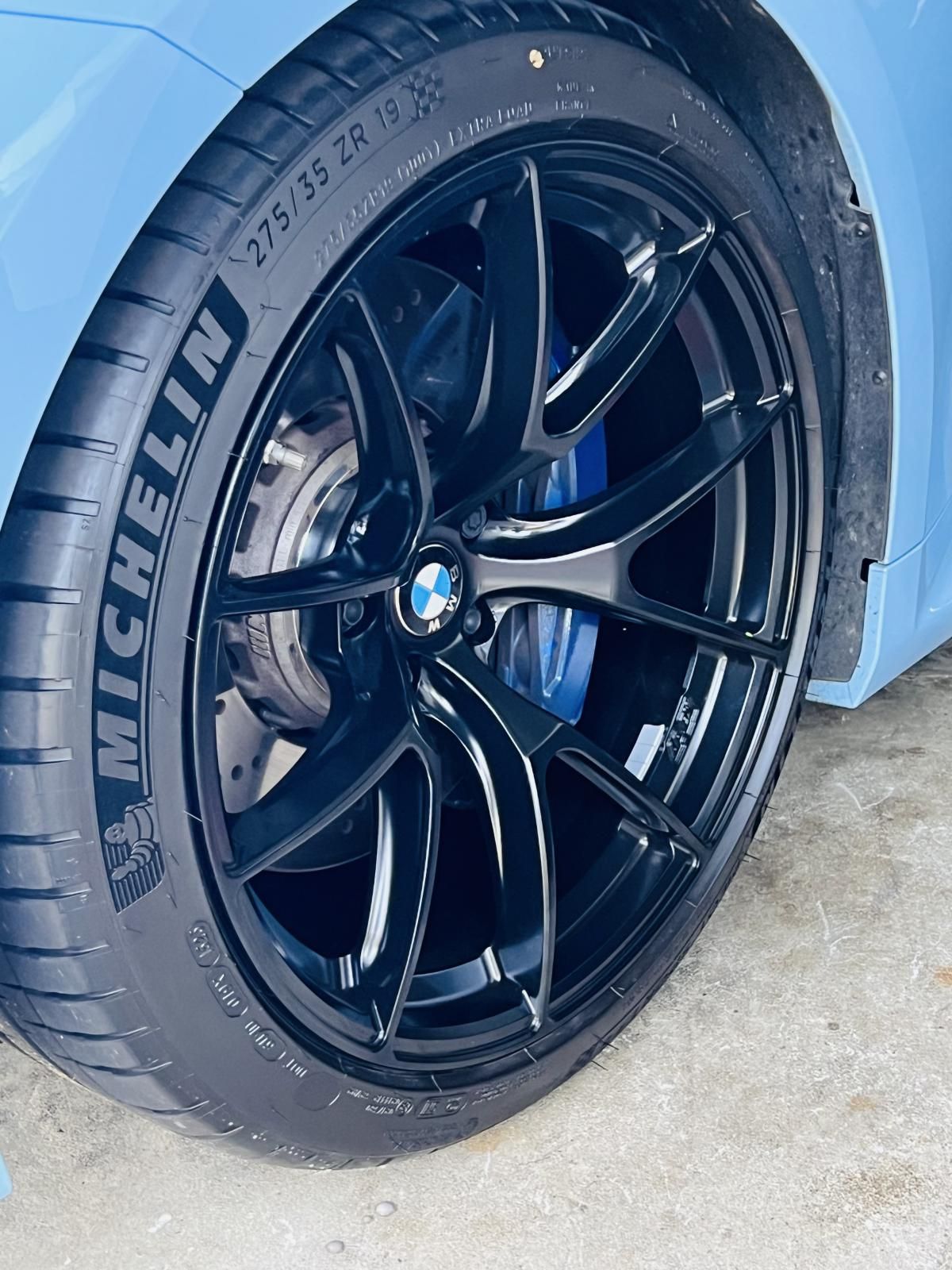 Blue BMW G87 M2 with 19"/20" VS-5RS Apex wheels in Satin Black