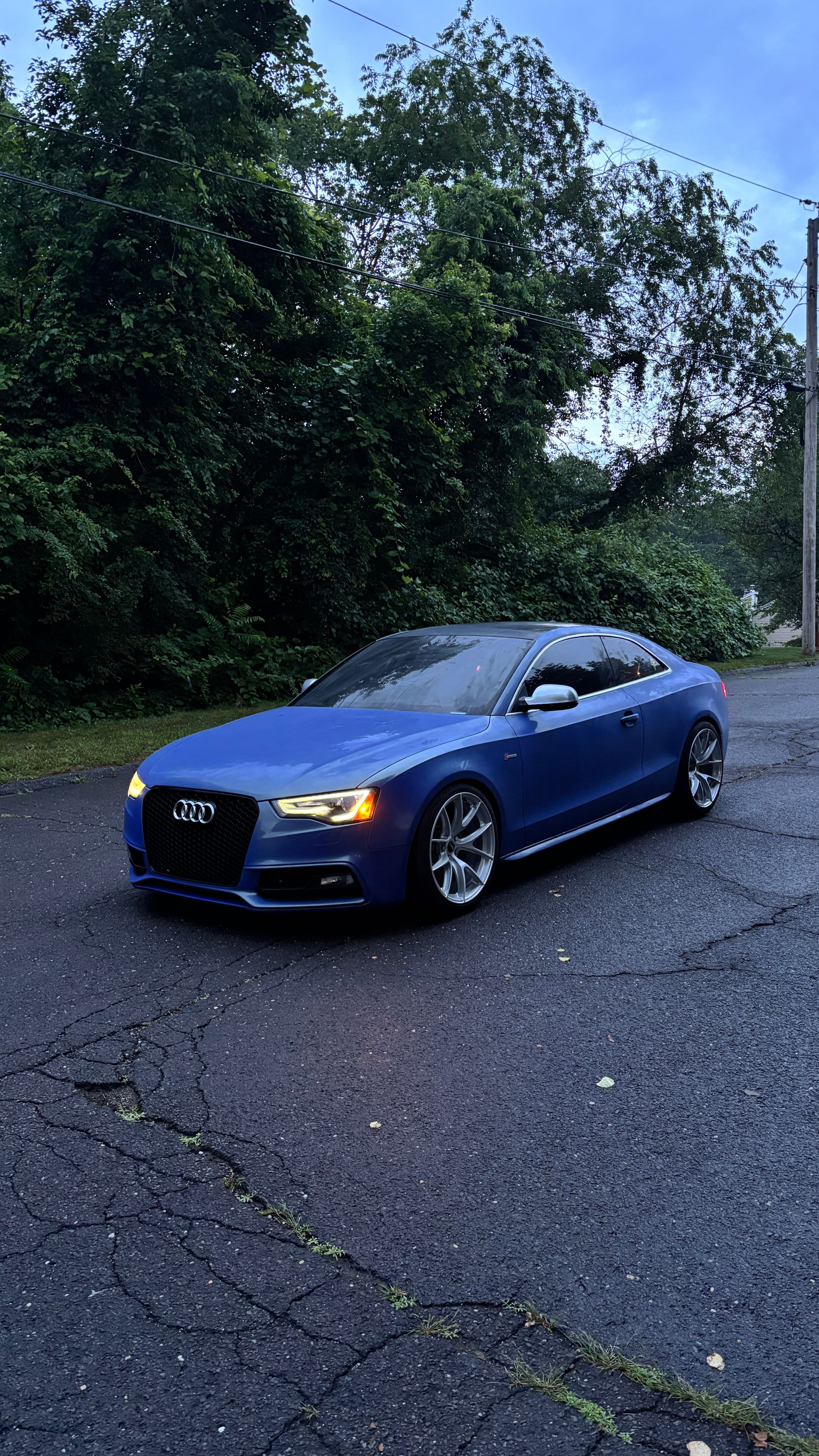 Blue Audi B8 S5 with 19" VS-5RS Apex wheels in Brushed Clear
