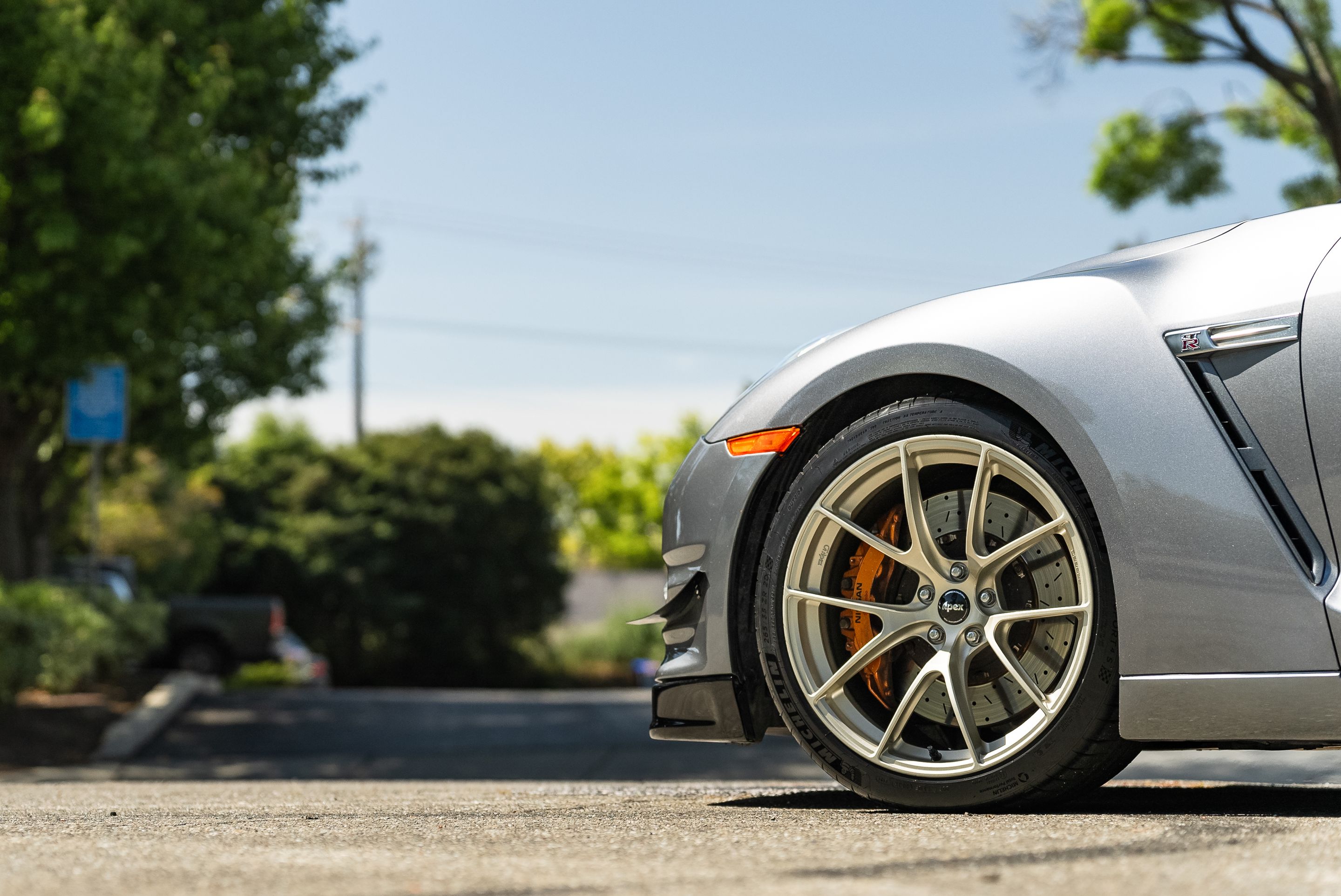 Grey Nissan R35 GT-R Base with 20" VS-5RS Apex wheels in Motorsport Gold
