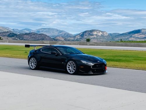 Black Aston Martin Vantage - SM-10 in Race Silver