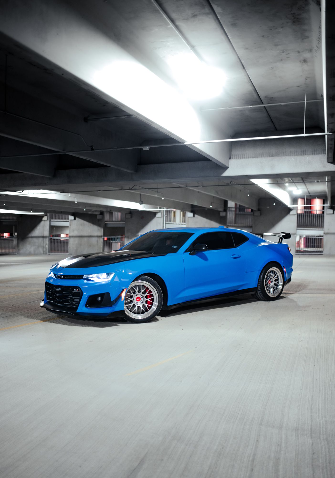 Blue Chevrolet 6th Gen Camaro ZL1 1LE with 19" ML-10RT Apex wheels in Machined Lip Race Silver