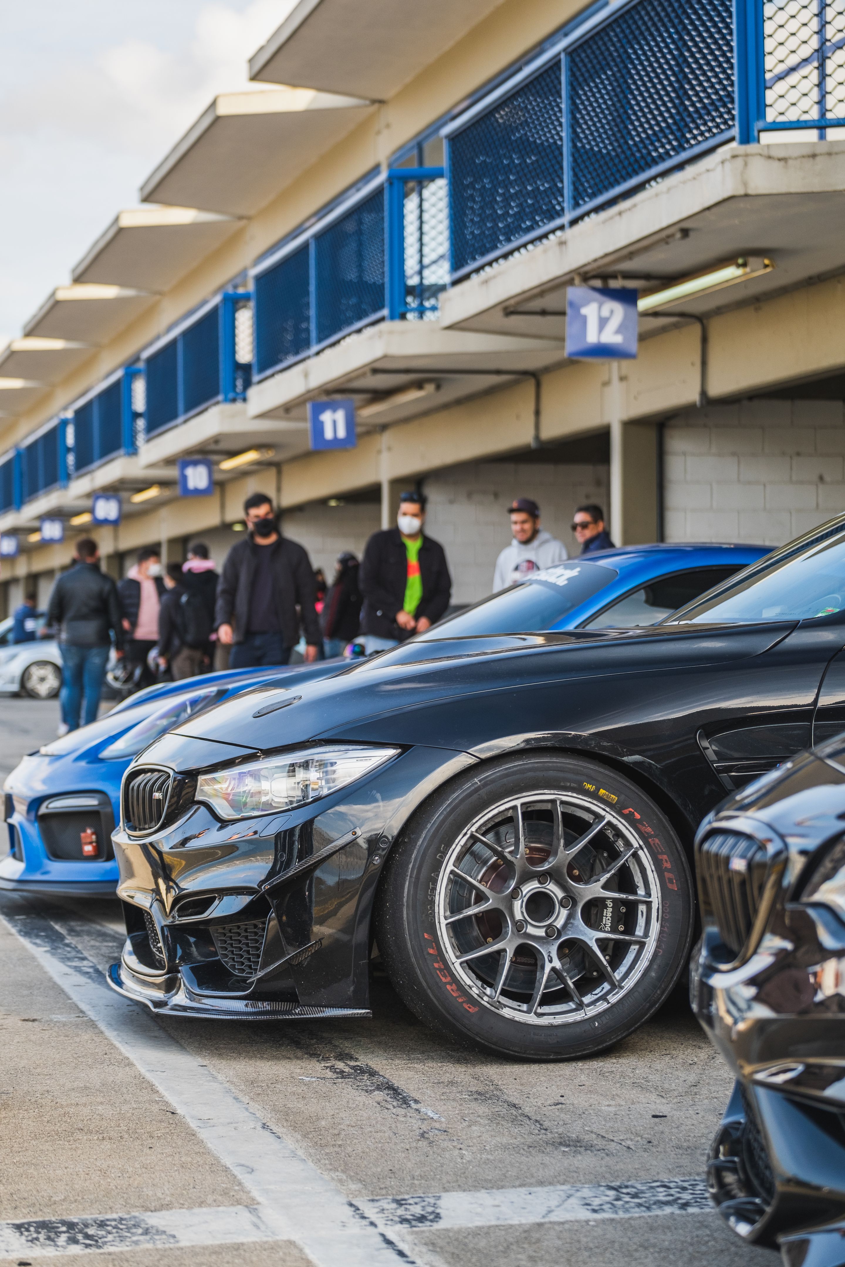 Black BMW F82 Coupe M4 with 18" EC-7 Apex wheels in Race Silver