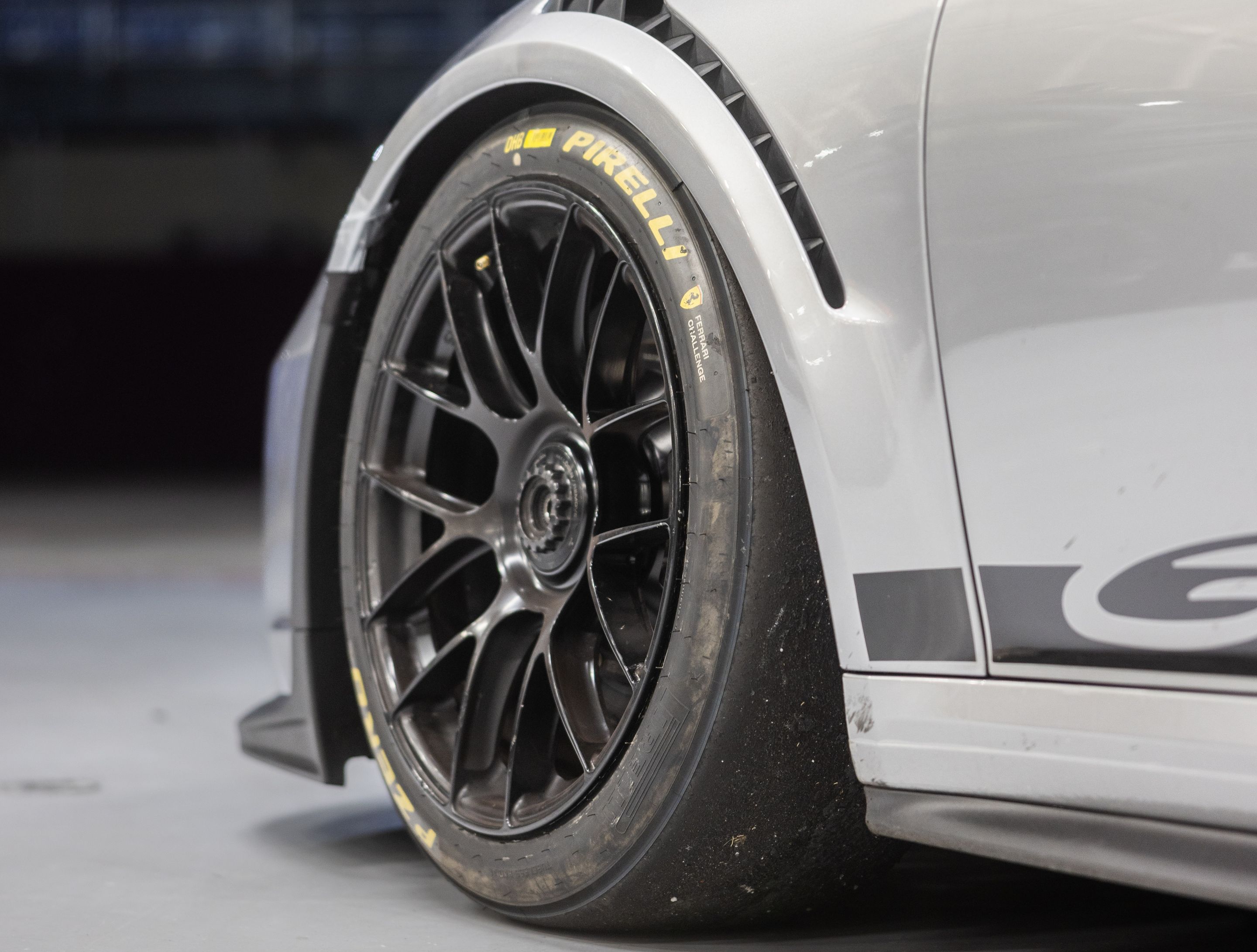 Silver Porsche 911 991.2 GT3 RS with 19" EC-7RS Apex wheels in Satin Black