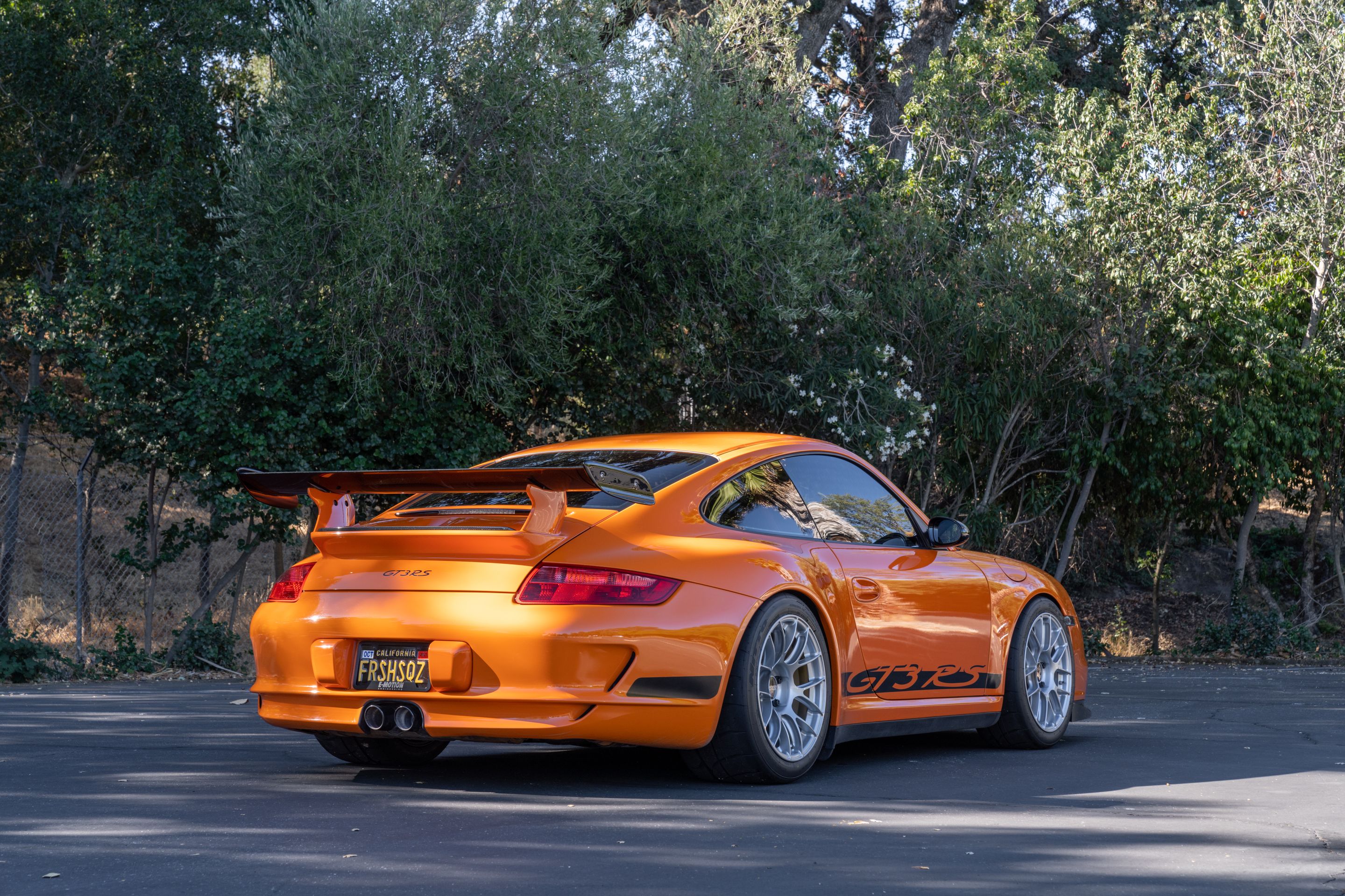 Orange Porsche 911 997 GT3 RS with 18" EC-7RS Apex wheels in Race Silver