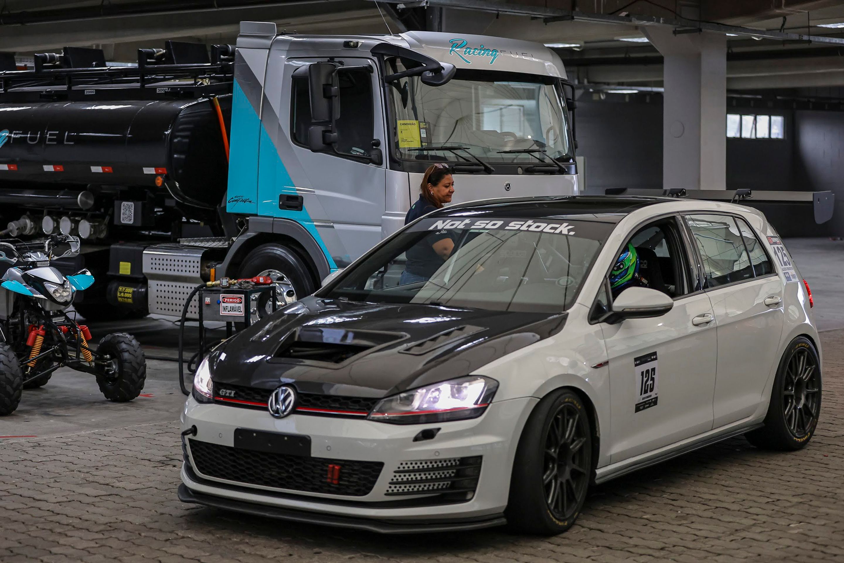 White VW MK7 GTI with 18" SM-10 Apex wheels in Anthracite