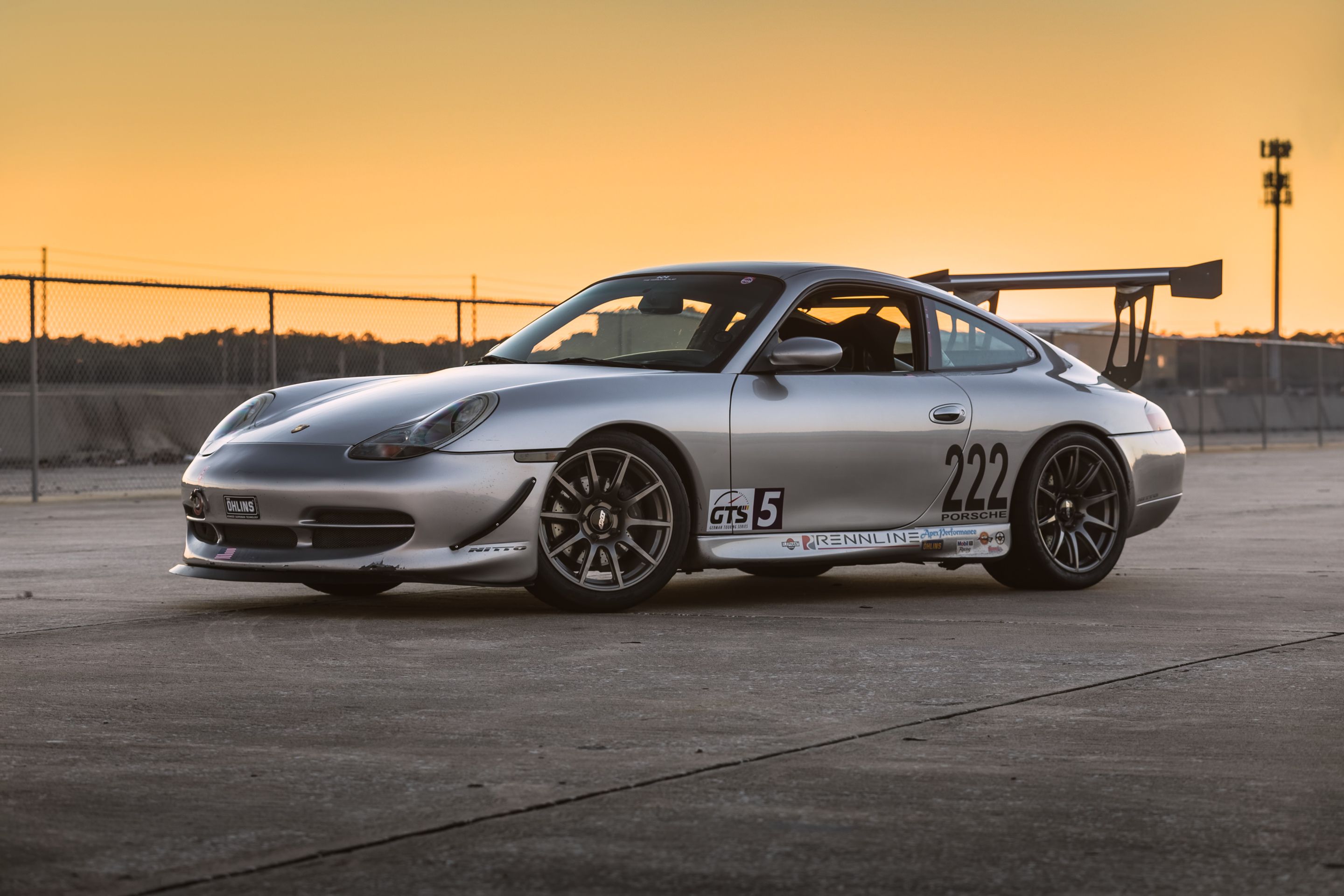 Silver Porsche 911 996 Carrera with 18" SM-10 Apex wheels in Anthracite