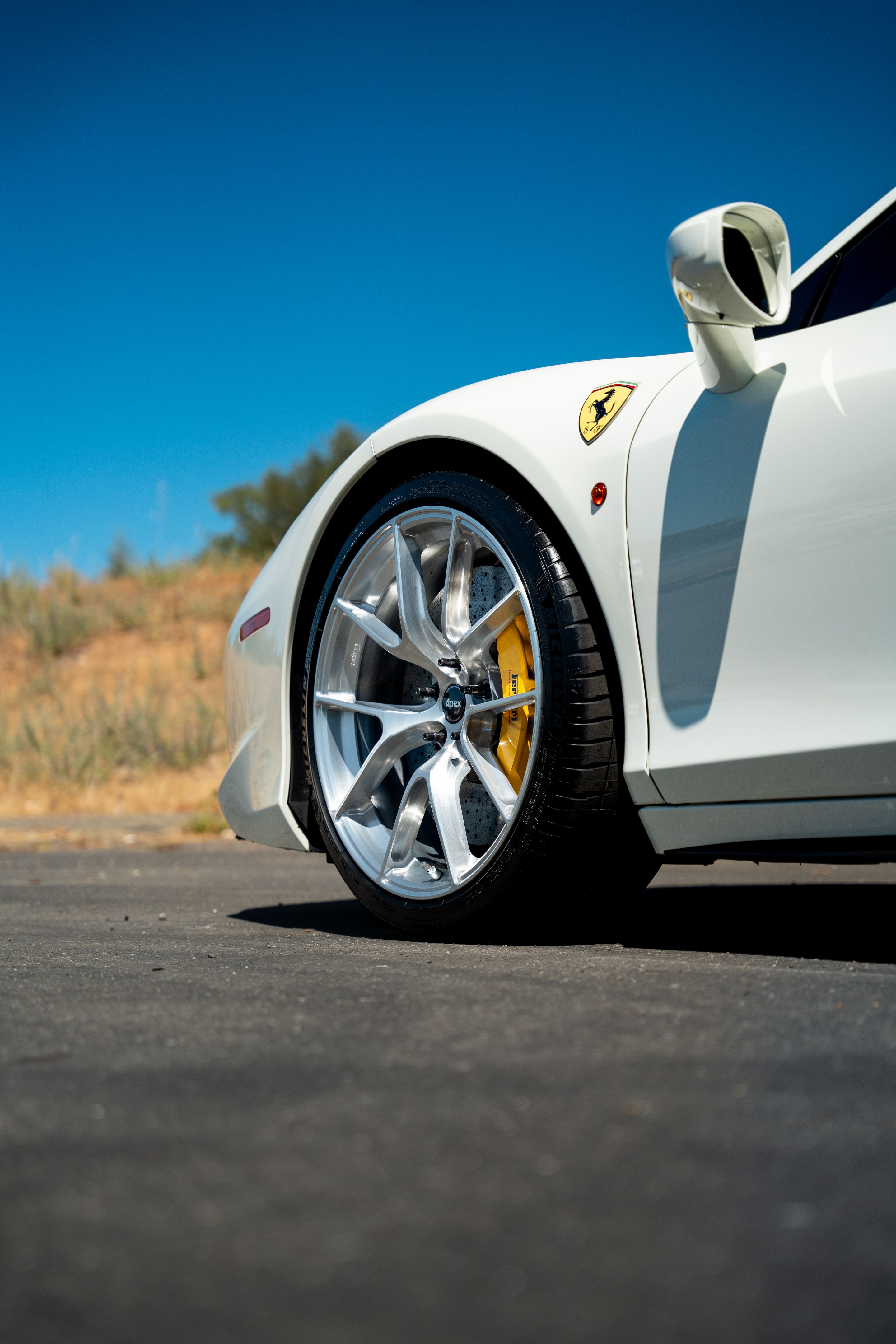 White Ferrari 458 Italia with 20" VS-5RS Apex wheels in Brushed Clear