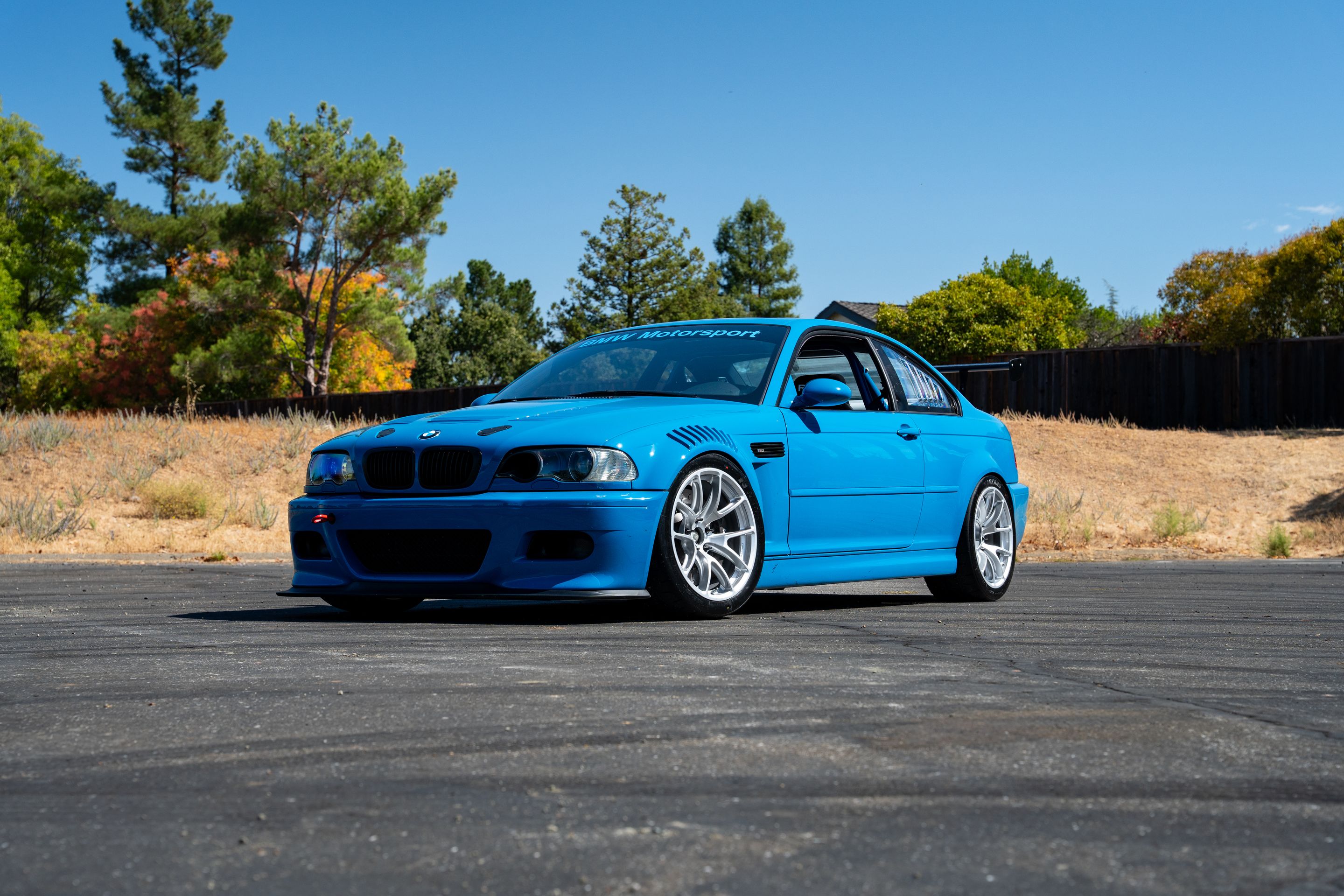 Blue BMW E46 M3 with 18" VS-5RE Apex wheels in Race Silver
