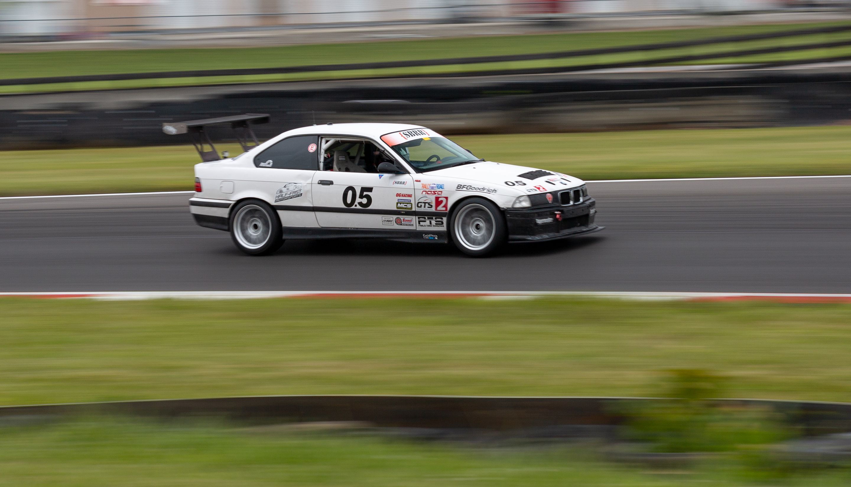White BMW E36 M3 with 17" ARC-8 Apex wheels in Hyper Silver
