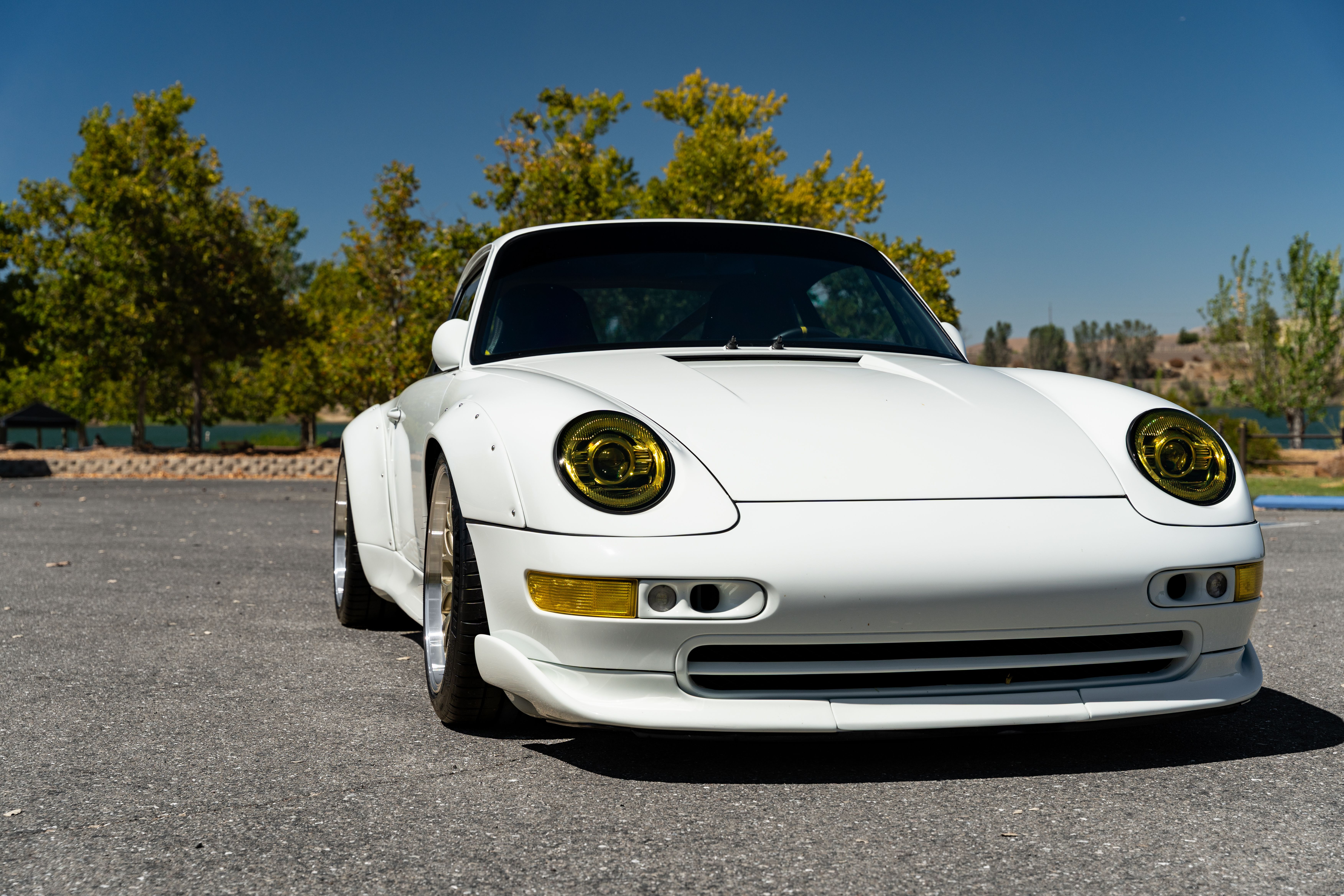 Porsche 911 993 Carrera with 18