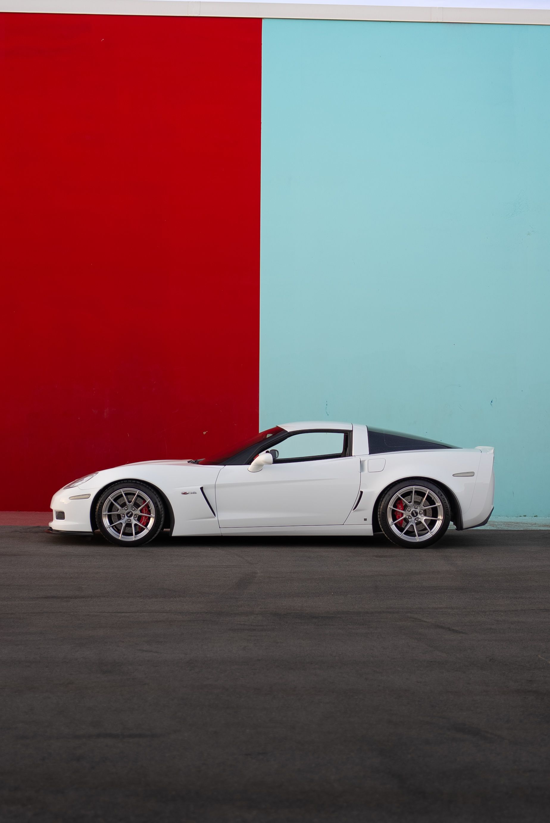 White Chevrolet Corvette - VS-5RS in Brushed Clear