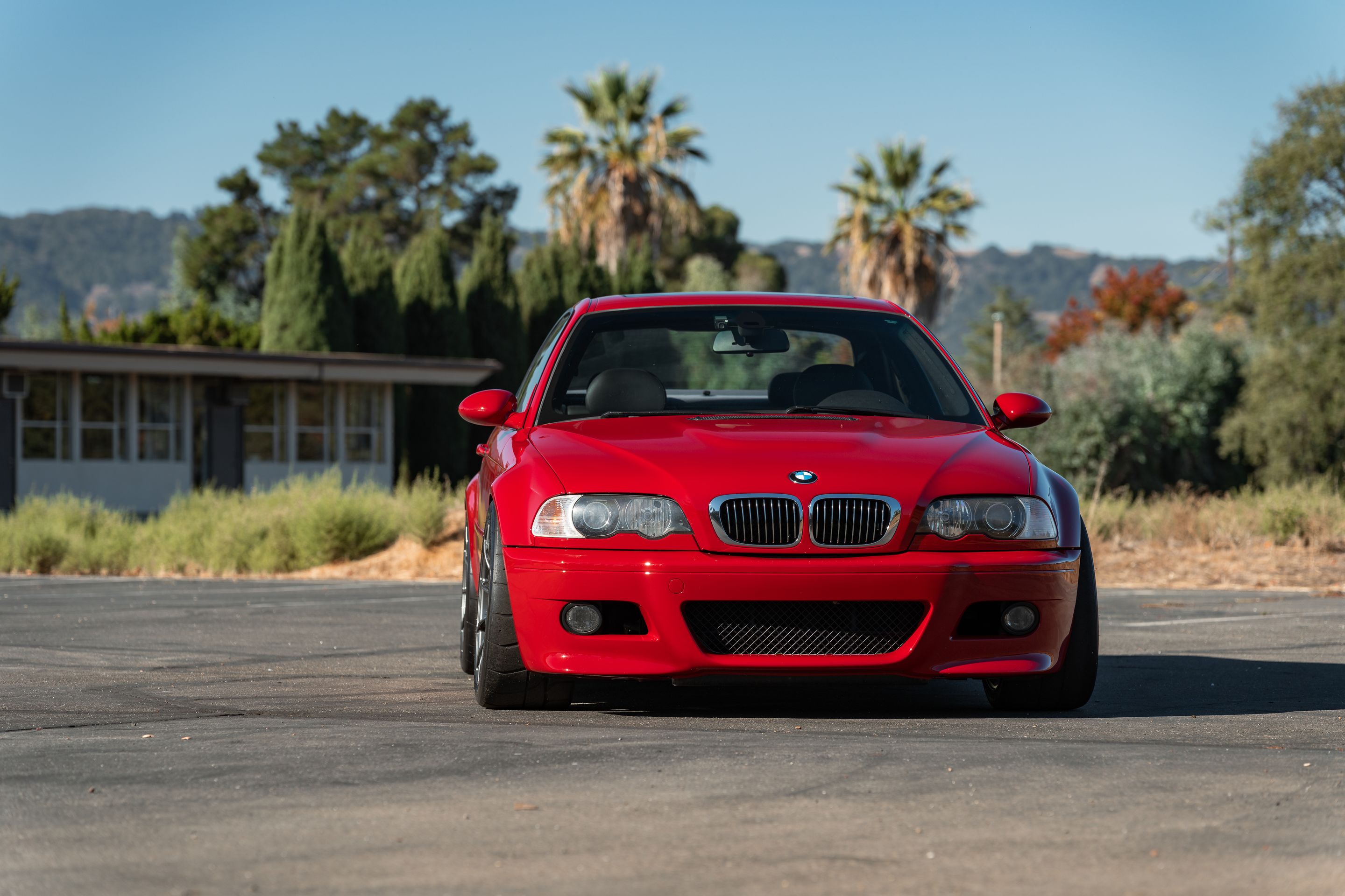 Red BMW E46 M3 with 18" SM-10RS Apex wheels in Anthracite