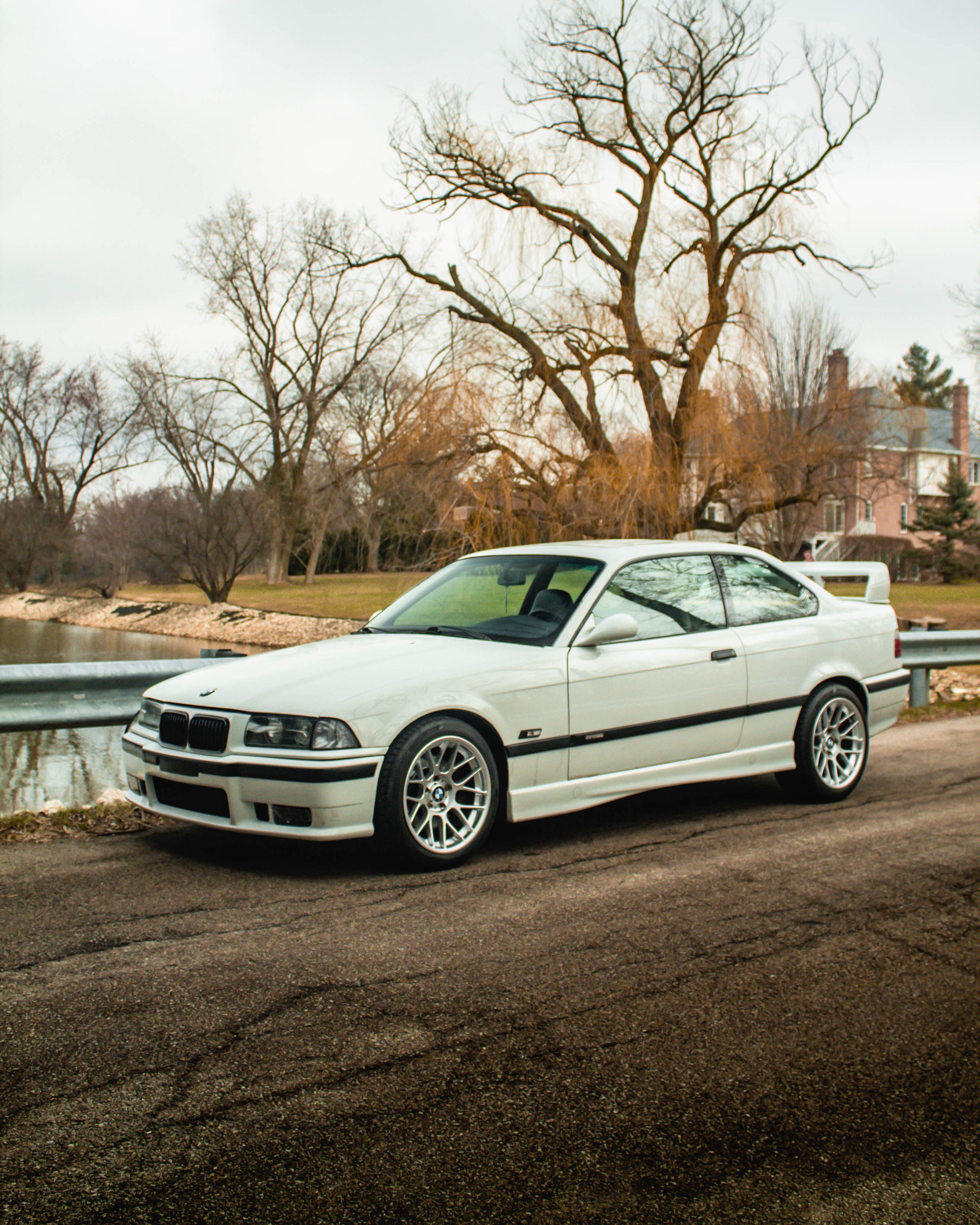 White BMW E36 M3 with 17" ARC-8 Apex wheels in Hyper Silver