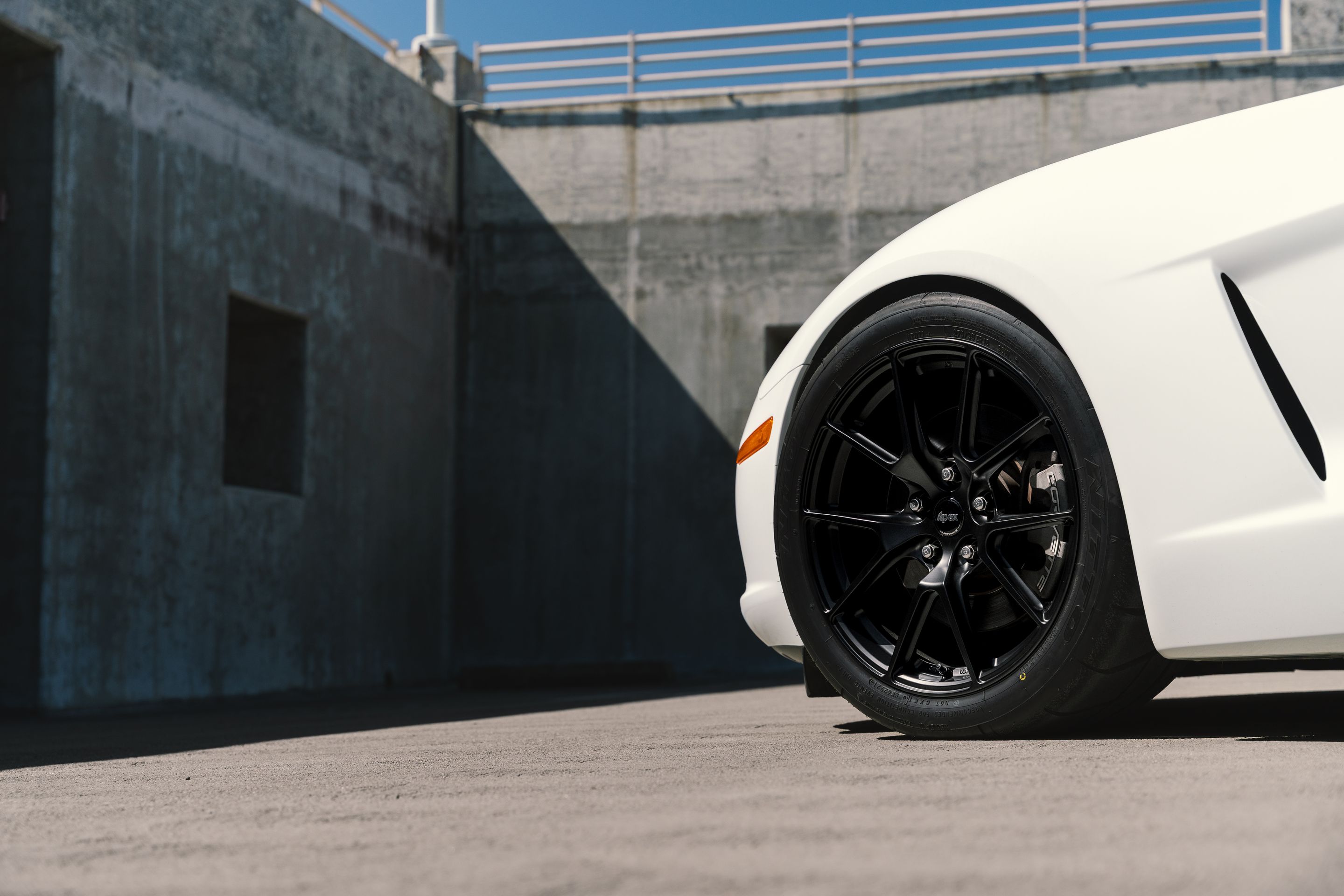 White Chevrolet C6 Corvette Base/Z51 with 18" VS-5 Apex wheels in Satin Black