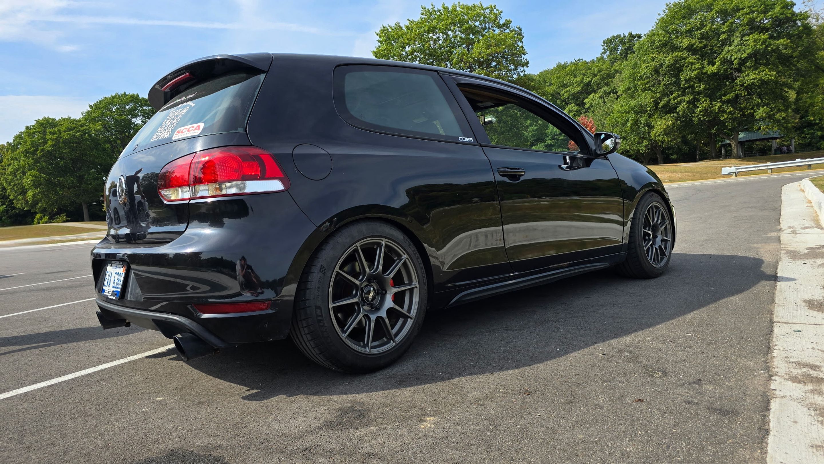 Black VW MK6 GTI with 17" SM-10 Apex wheels in Anthracite