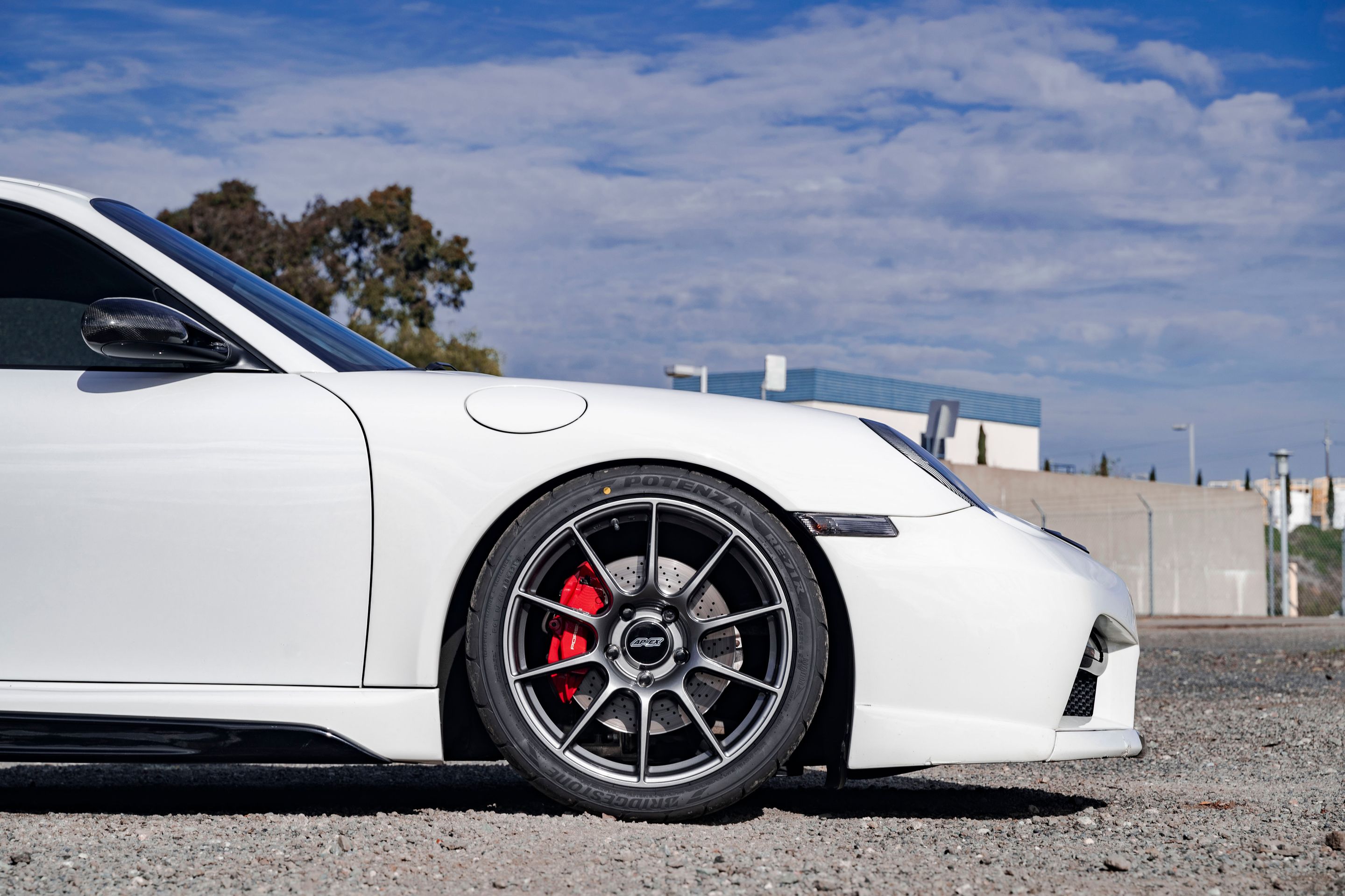 White Porsche 911 997 Carrera S with 19" SM-10 Apex wheels in Anthracite