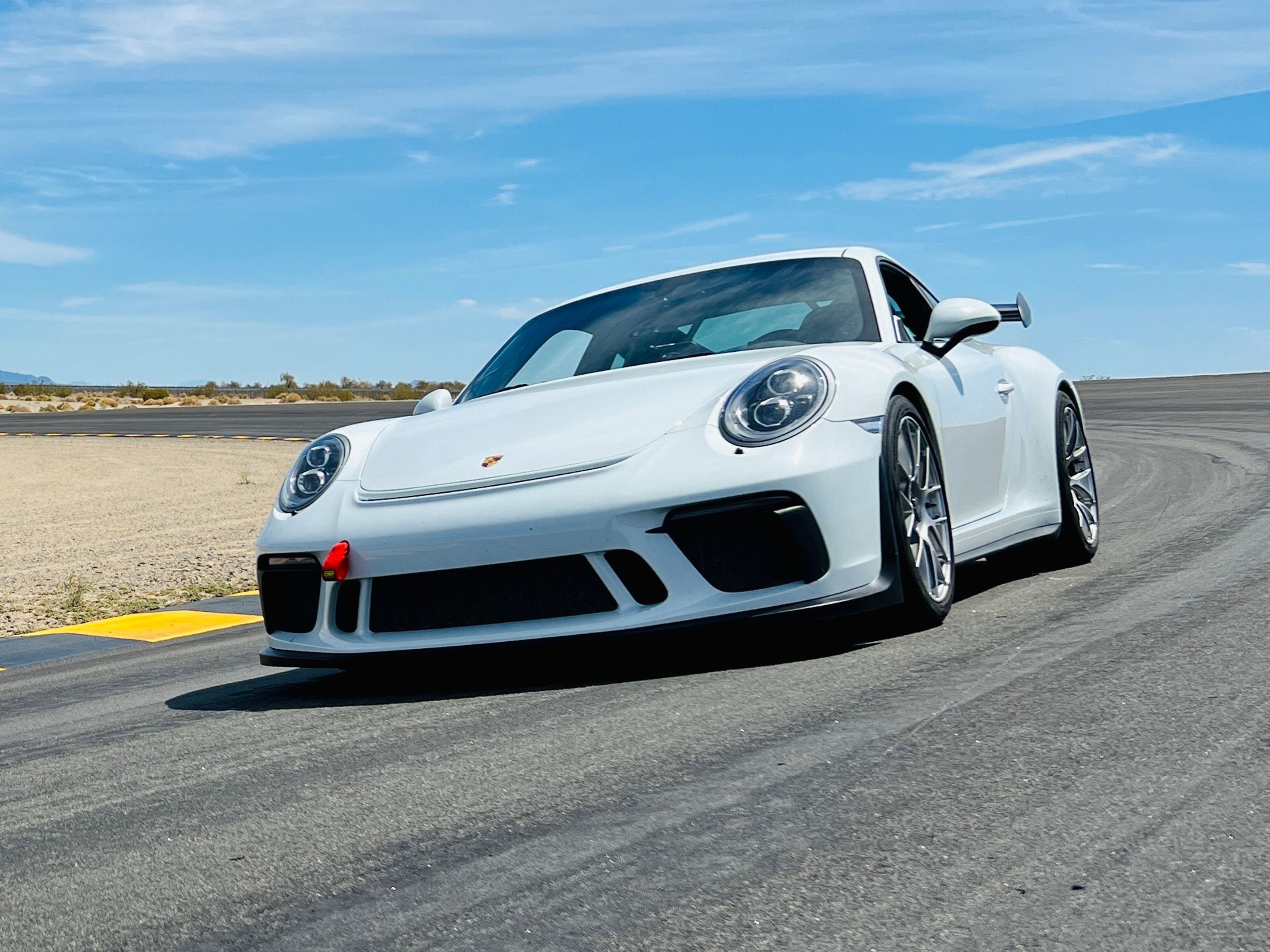 White Porsche 911 991.2 GT3 with 19" EC-7RS Apex wheels in Race Silver