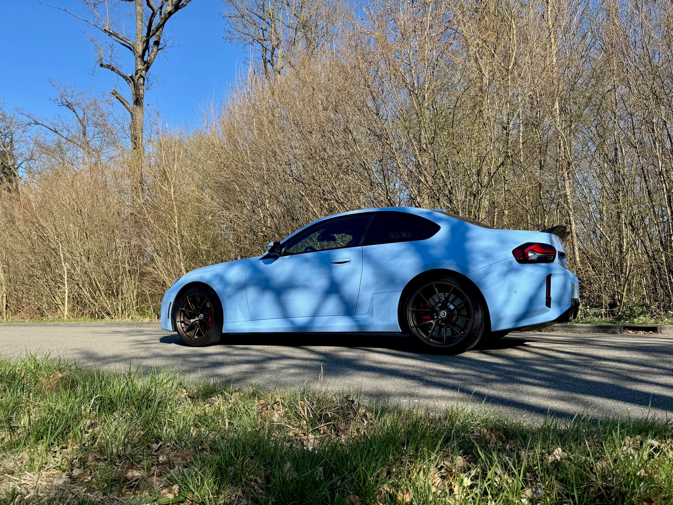 Blue BMW G87 M2 with 19"/20" VS-5RS Apex wheels in Satin Bronze