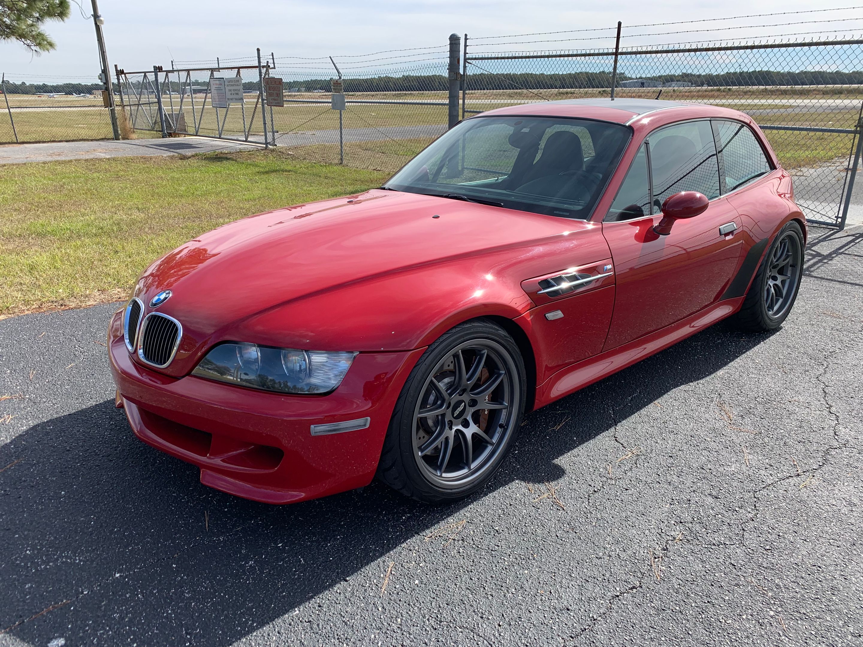 Red BMW E36/8 Coupe Z3 M with 18" FL-5 Apex wheels in Anthracite