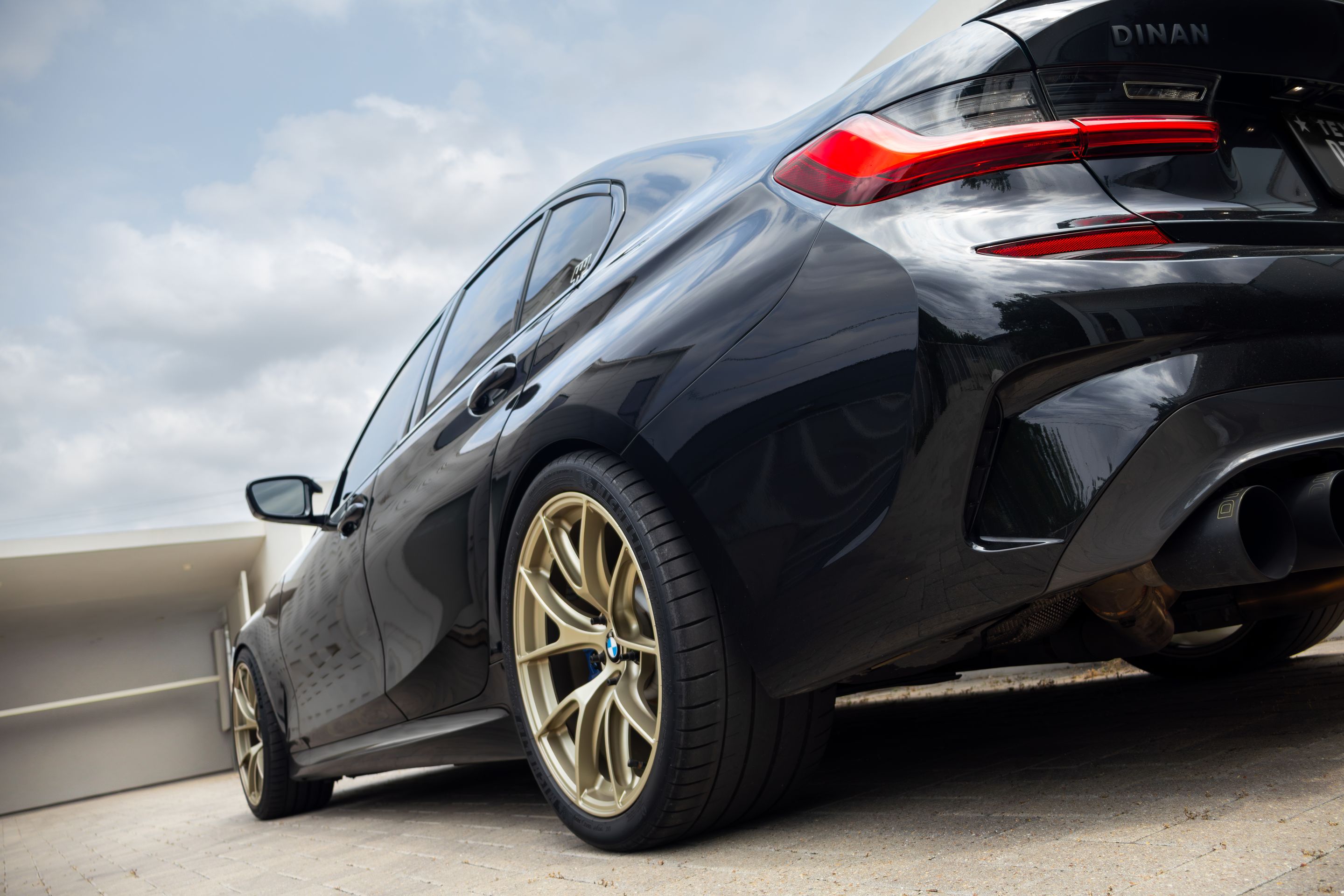 Black BMW G20 Sedan 3 Series with 19" VS-5RS Apex wheels in Motorsport Gold
