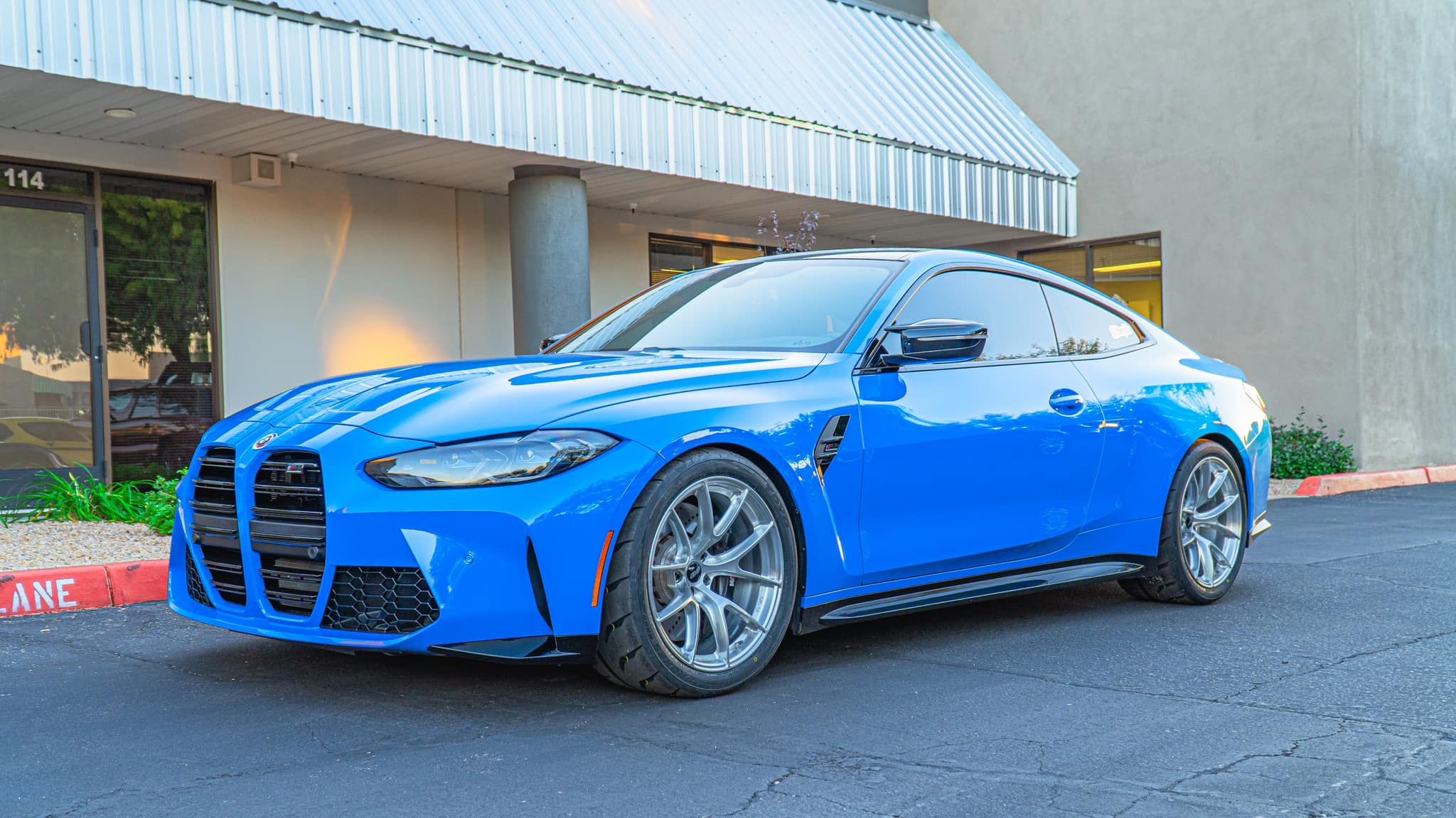 Blue BMW G82 Coupe M4 with 19" VS-5RS Apex wheels in Brushed Clear