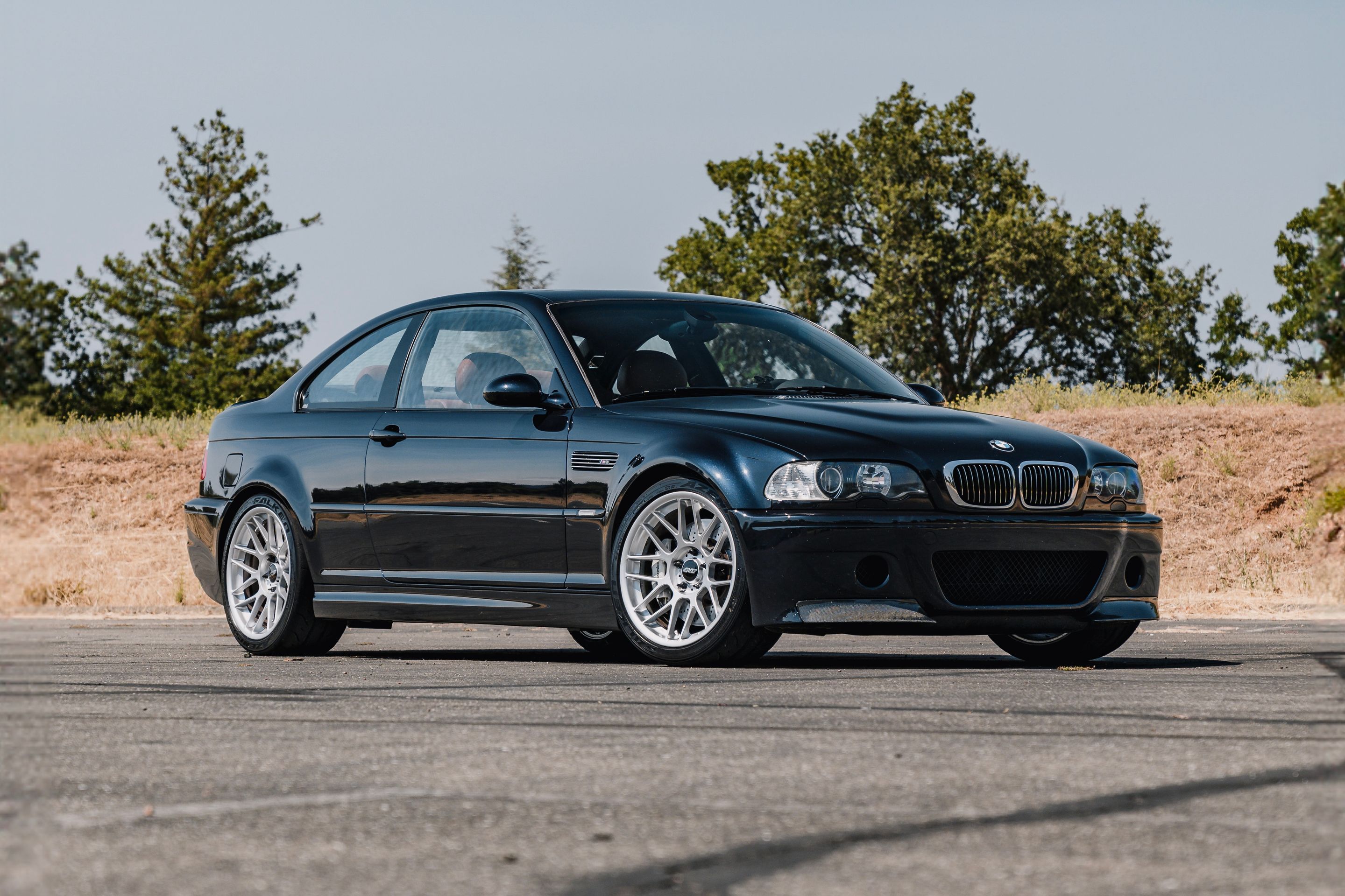 Black BMW E46 M3 with 18" ARC-8 Apex wheels in Hyper Silver