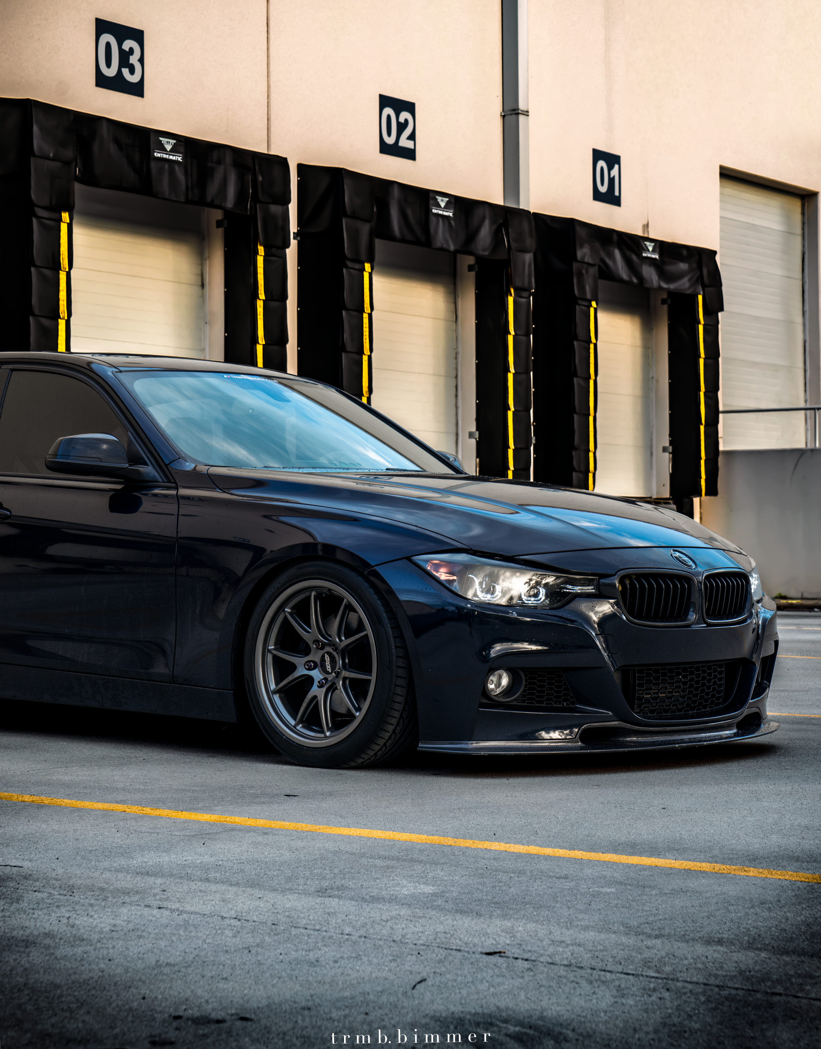 Black BMW F30 Sedan 3 Series with 18" FL-5 Apex wheels in Anthracite