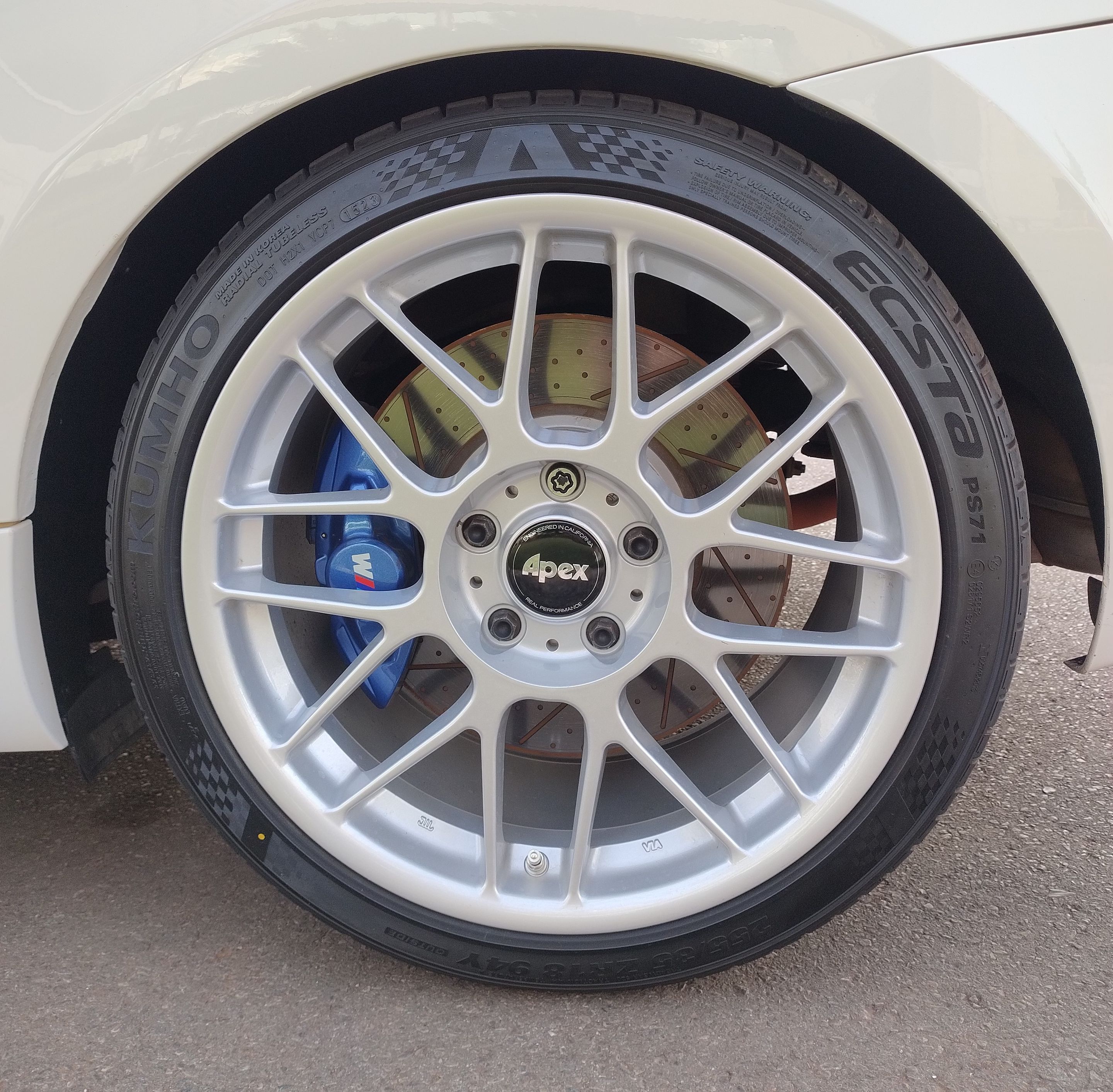 White BMW F20 Hatchback 1 Series with 18" ARC-8 Apex wheels in Race Silver