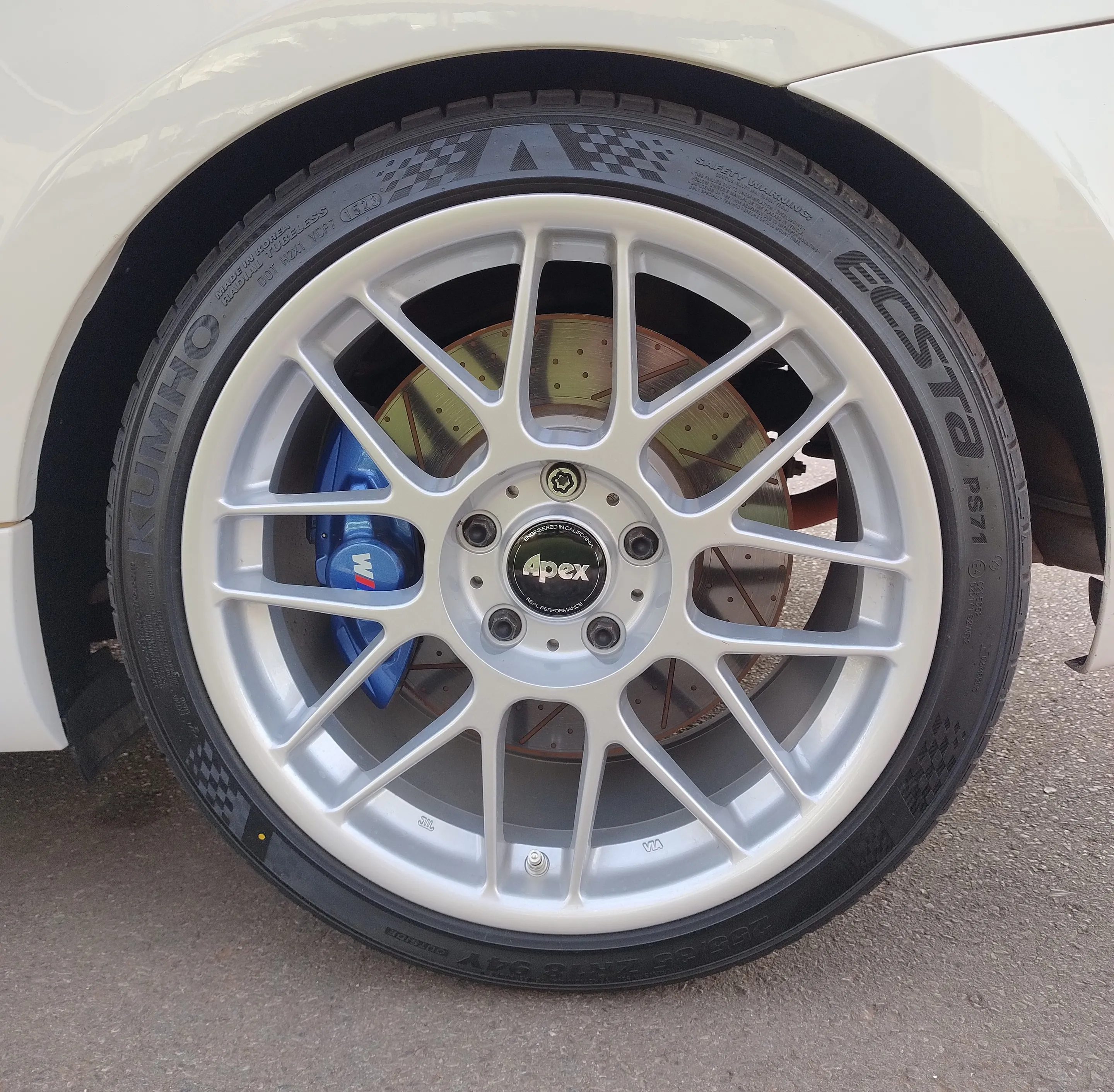 White BMW E82 Coupe 1 Series with 18" ARC-8 Apex wheels in Race Silver