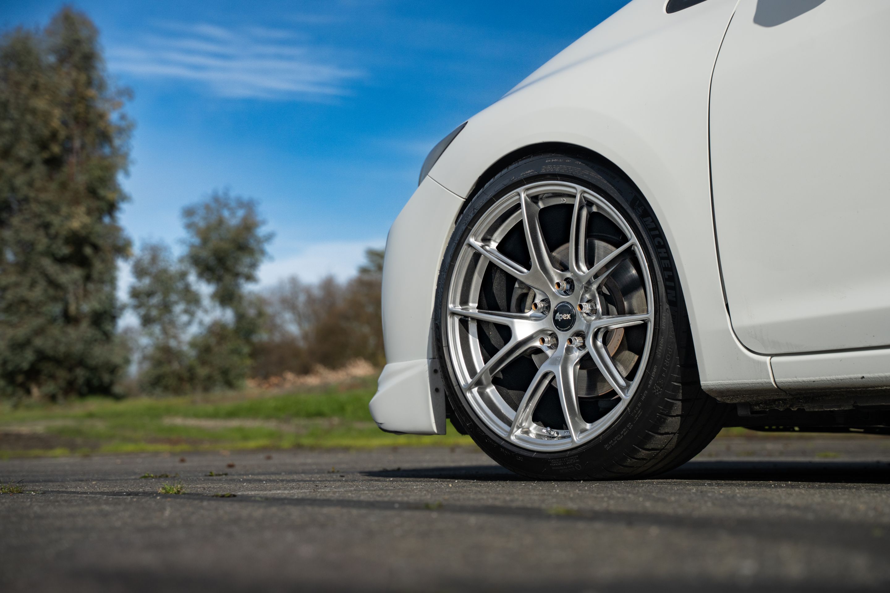 White Honda 9th Gen Civic with 18" VS-5 Apex wheels in Hyper Black