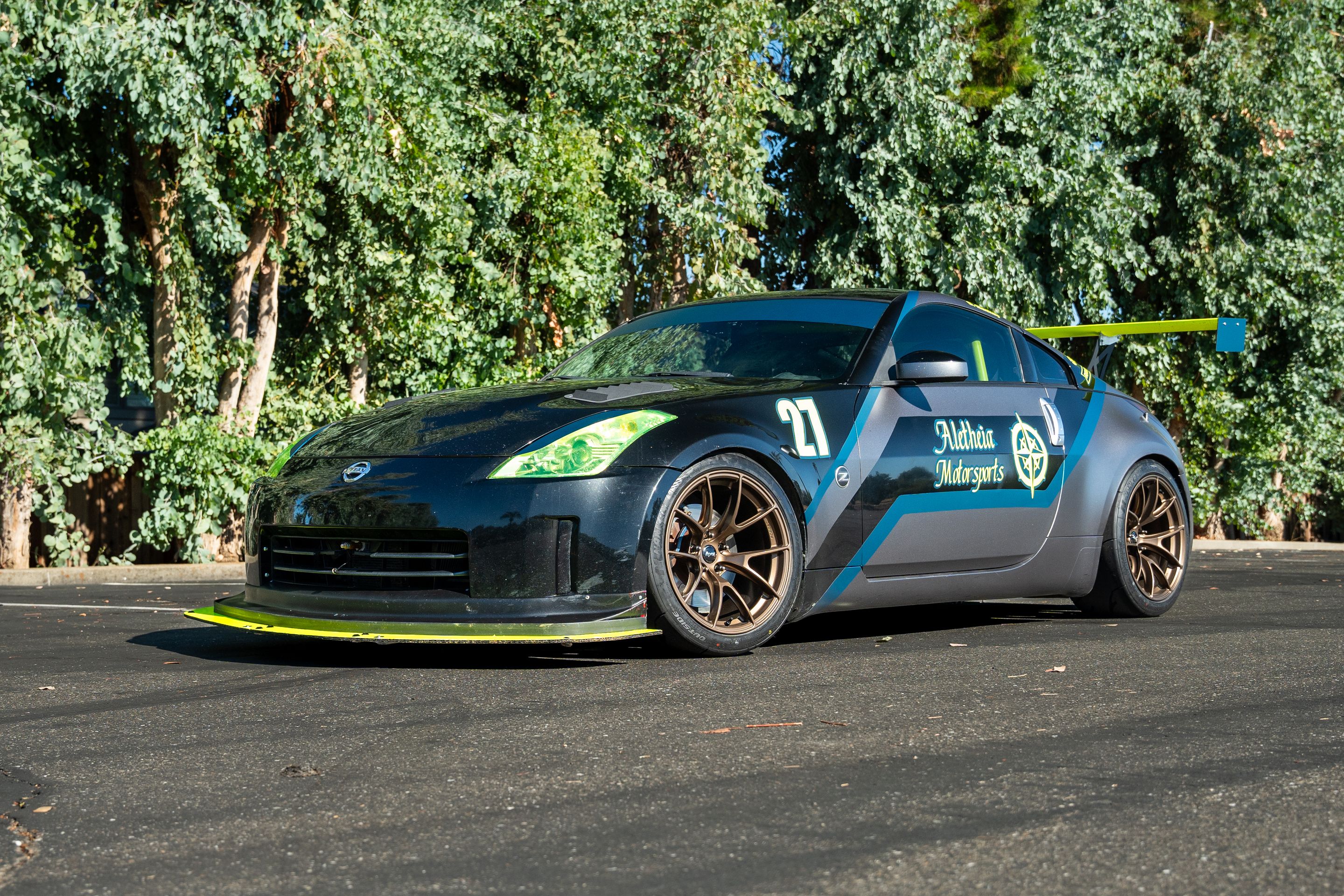 Grey Nissan 350Z with 18" VS-5RS Apex wheels in Satin Bronze