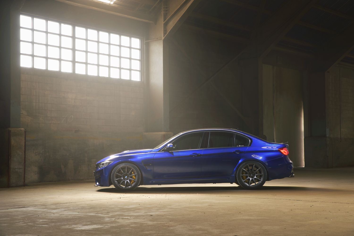 Blue BMW F80 M3 with 19" SM-10 Apex wheels in Anthracite