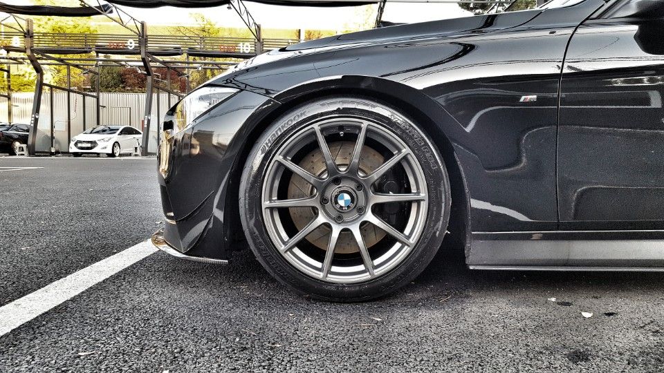 Black BMW F30 Sedan 3 Series with 18" SM-10 Apex wheels in Anthracite