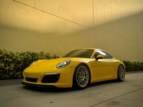 Yellow Porsche 911 - EC-7RS in Race Silver