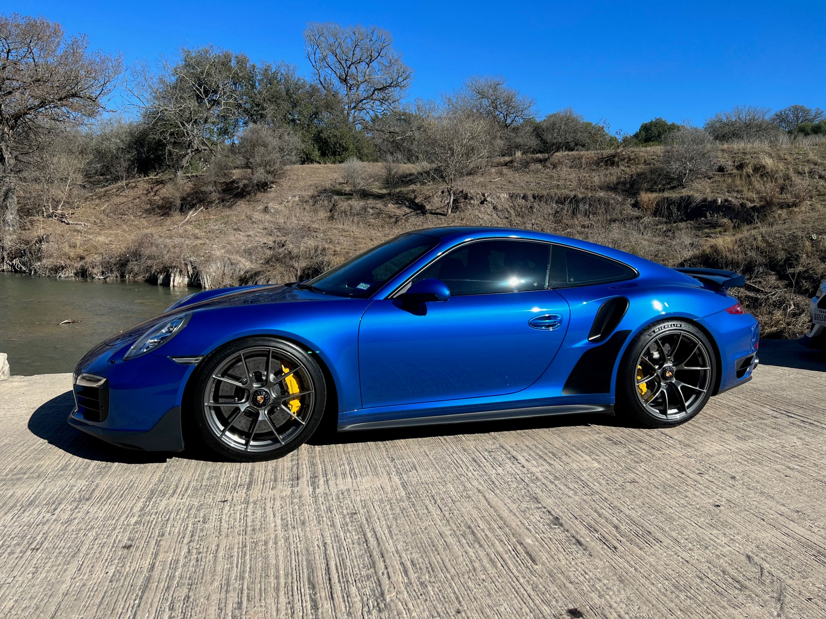 Blue Porsche 911 991.1 Turbo S with 20" VS-5RS Apex wheels in Anthracite