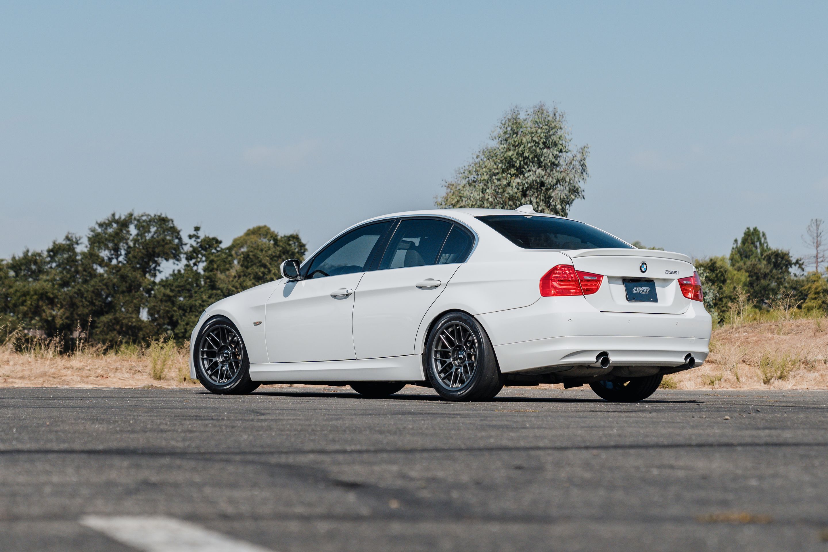 White BMW E90 LCI Sedan 3 Series with 17" ARC-8RT Apex wheels in Anthracite