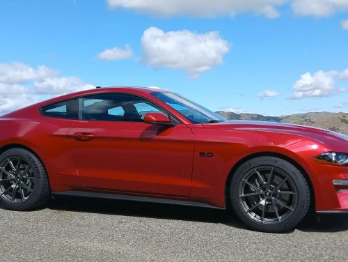 Red Ford Mustang - VS-5 in Anthracite