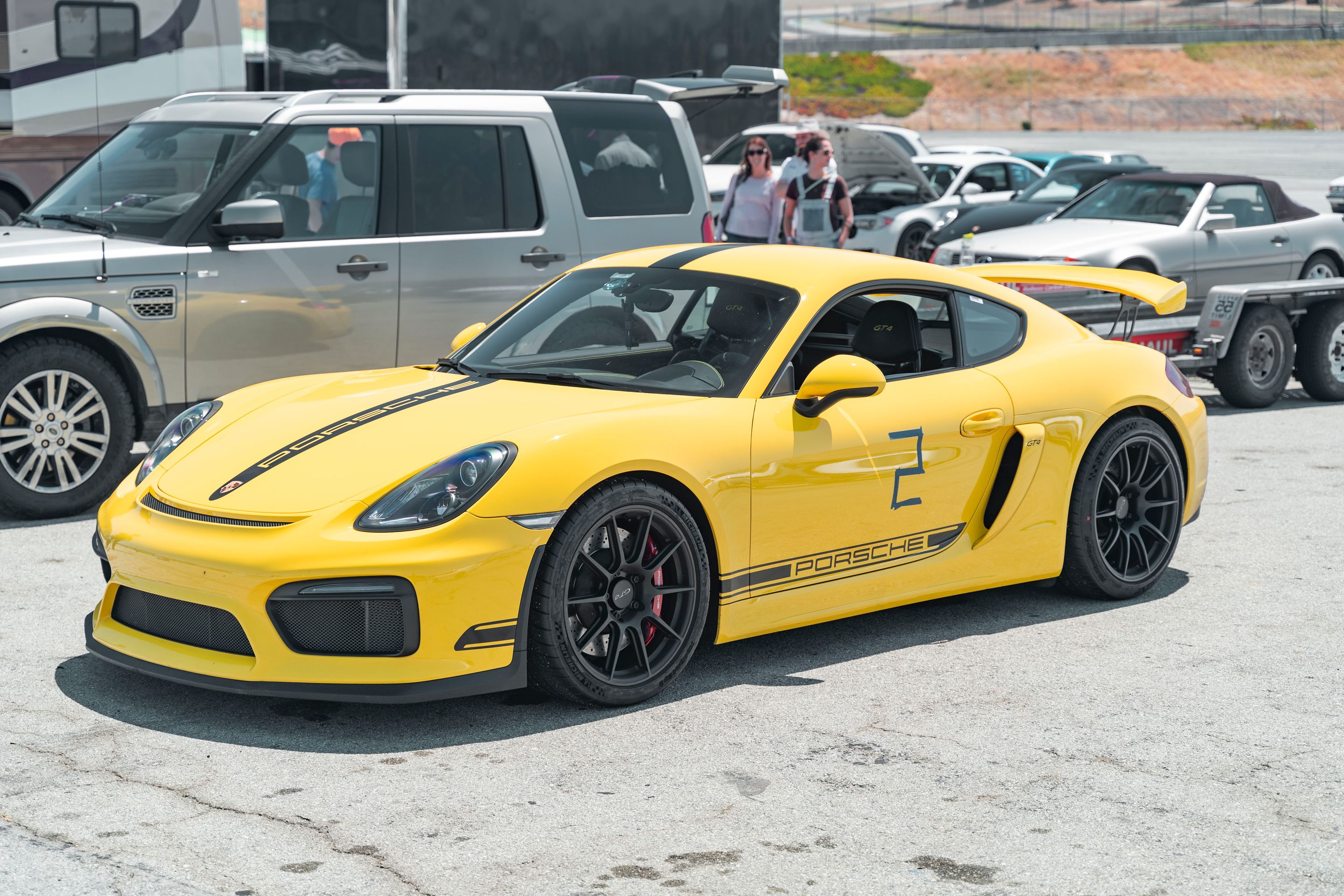 Yellow Porsche 981 Cayman GT4 with 19" SM-10 Apex wheels in Satin Black