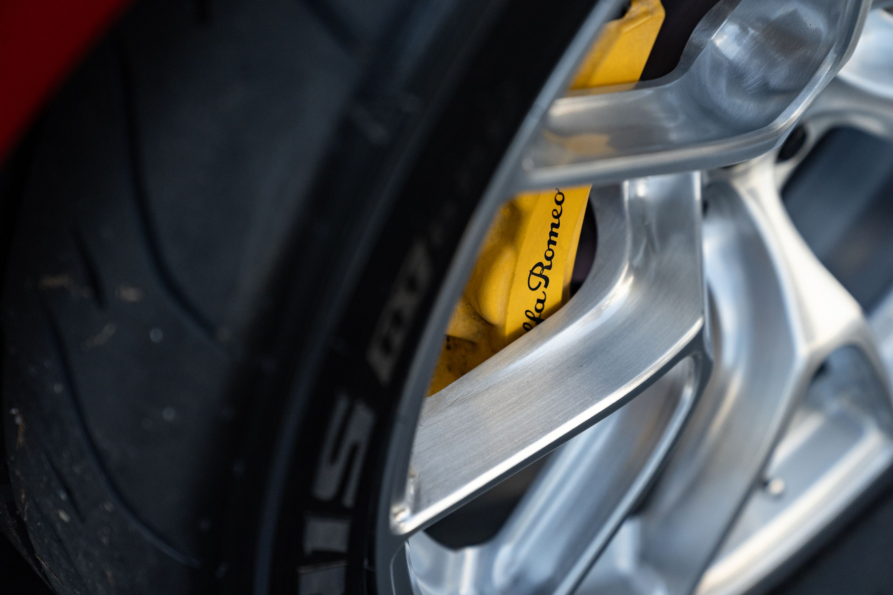 Red Alfa Romeo Giulia Quadrifoglio with 19" VS-5RS Apex wheels in Brushed Clear