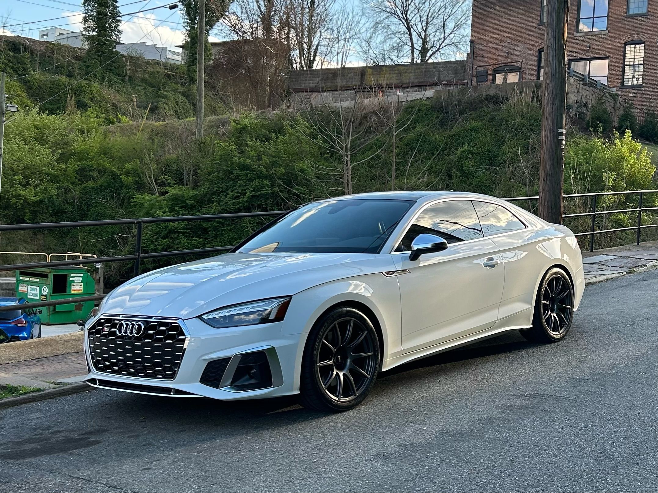 White Audi B9 S5 with 19" SM-10 Apex wheels in Anthracite
