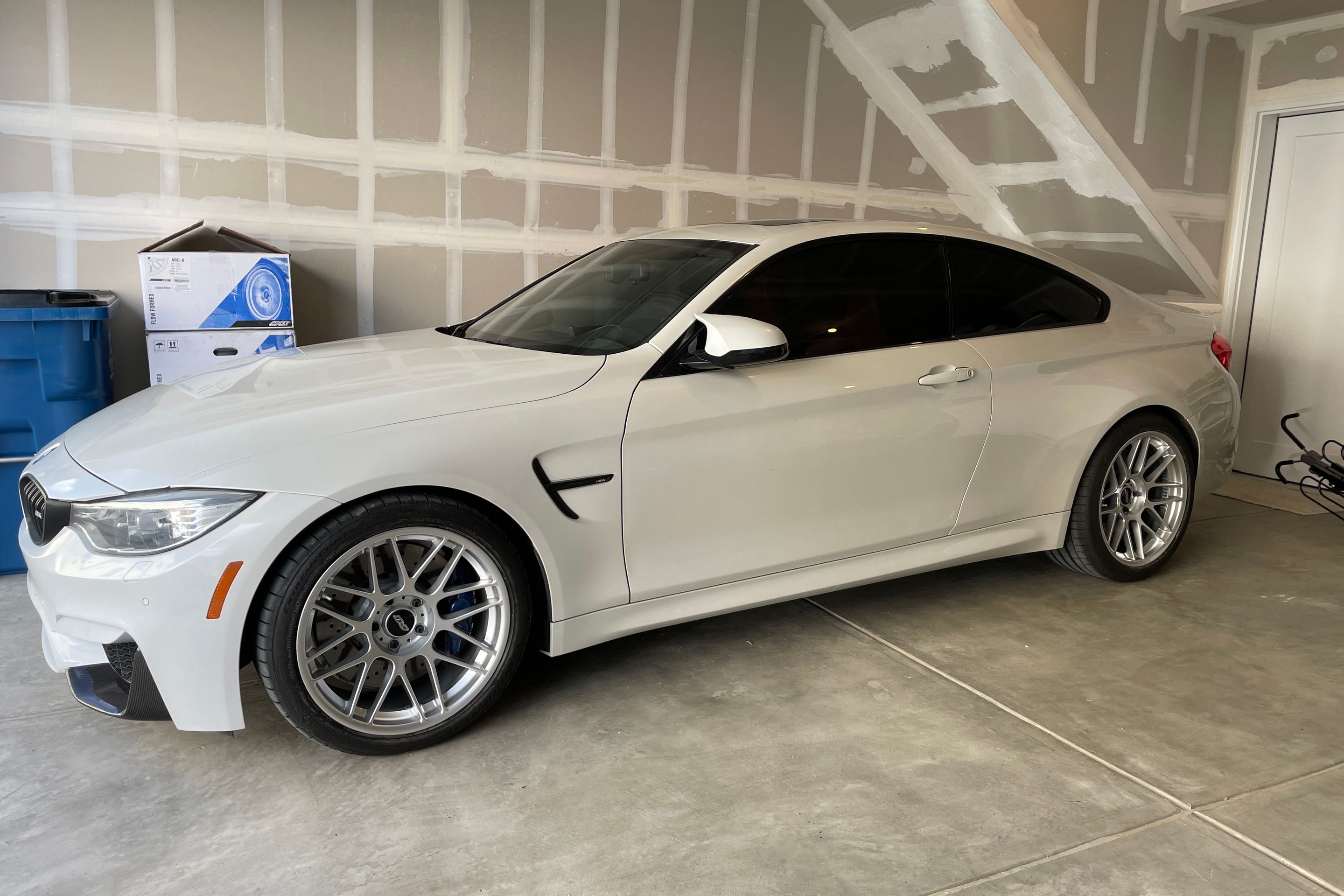 White BMW F82 Coupe M4 with 19" ARC-8 Apex wheels in Hyper Silver
